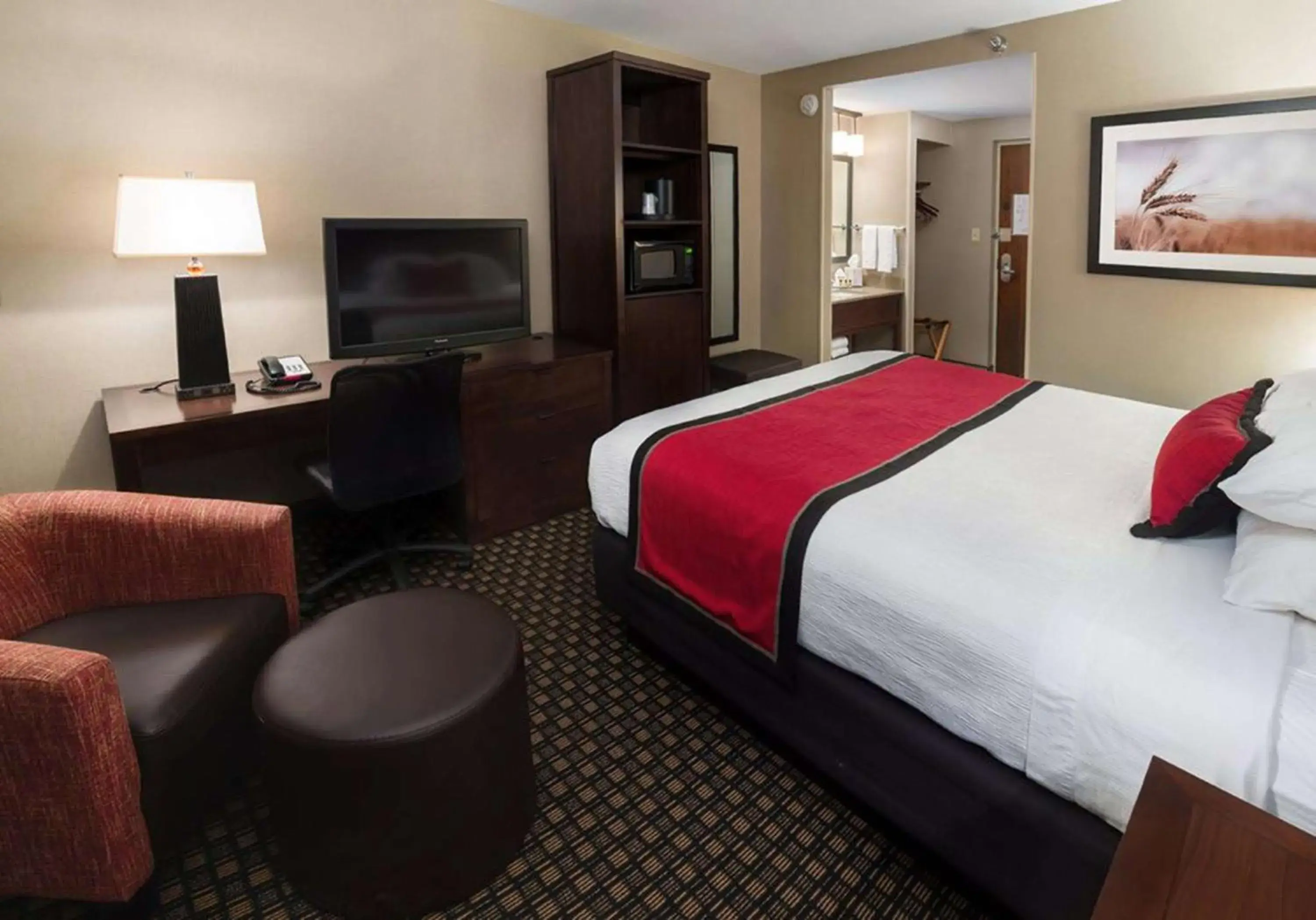 King Room in Best Western Plus Ramkota Hotel King Room in Best Western Plus Ramkota Hotel