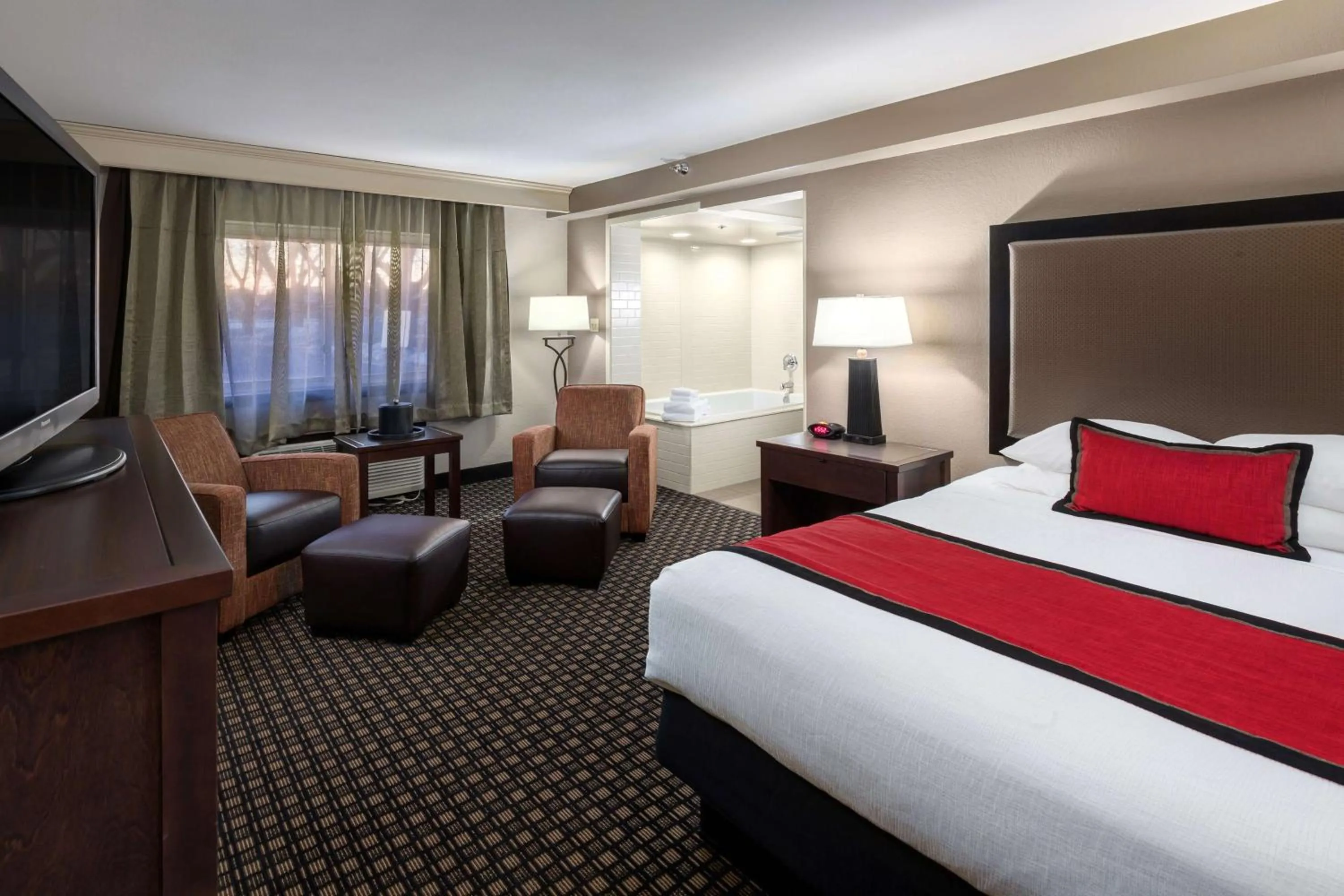 Bedroom, Bed in Best Western Plus Ramkota Hotel