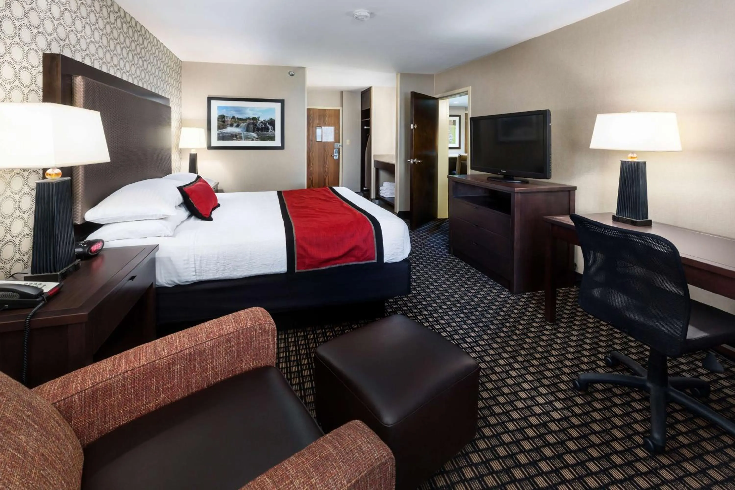 Bedroom, Bed in Best Western Plus Ramkota Hotel