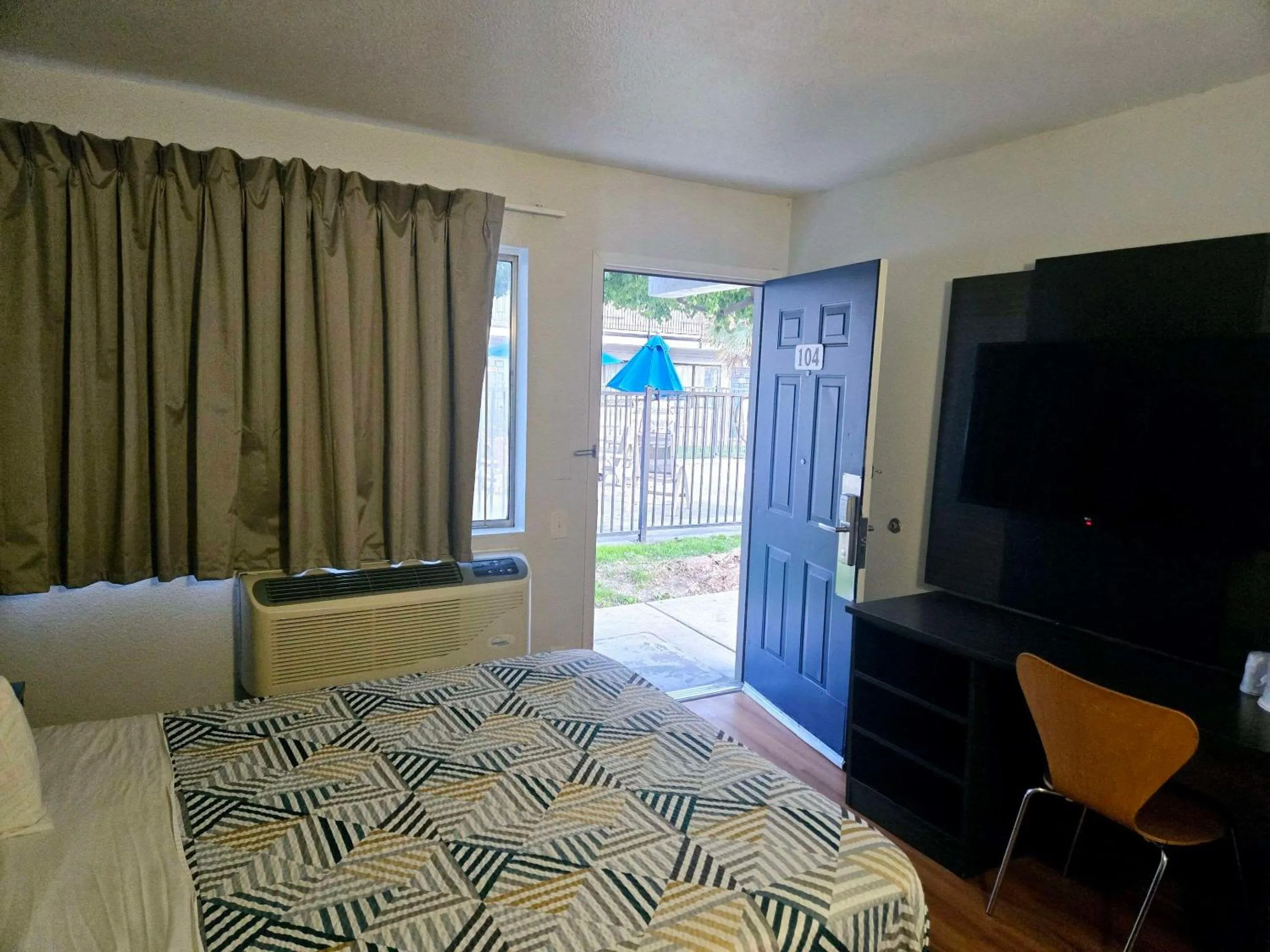 Bedroom in Park Inn by Radisson, Tracy