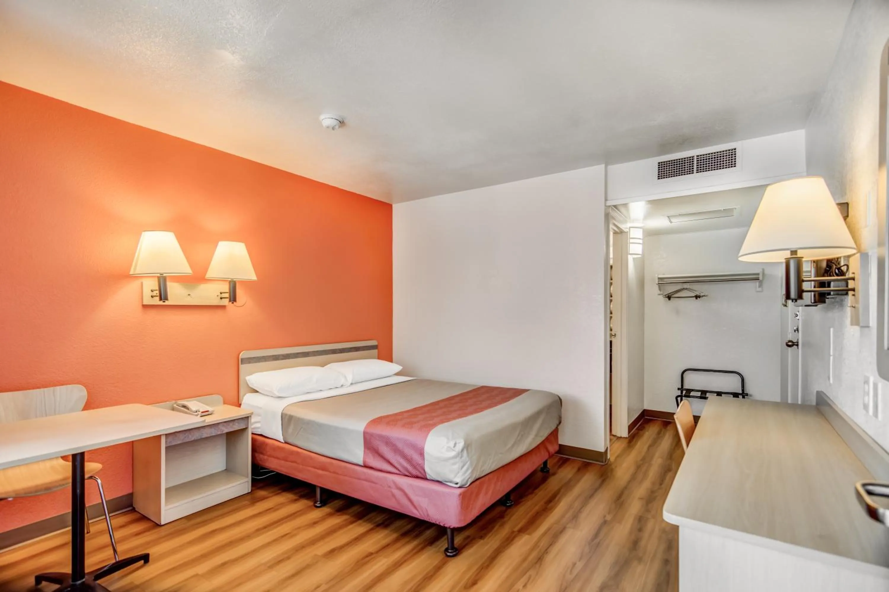 Photo of the whole room, Bed in Motel 6-Tracy, CA