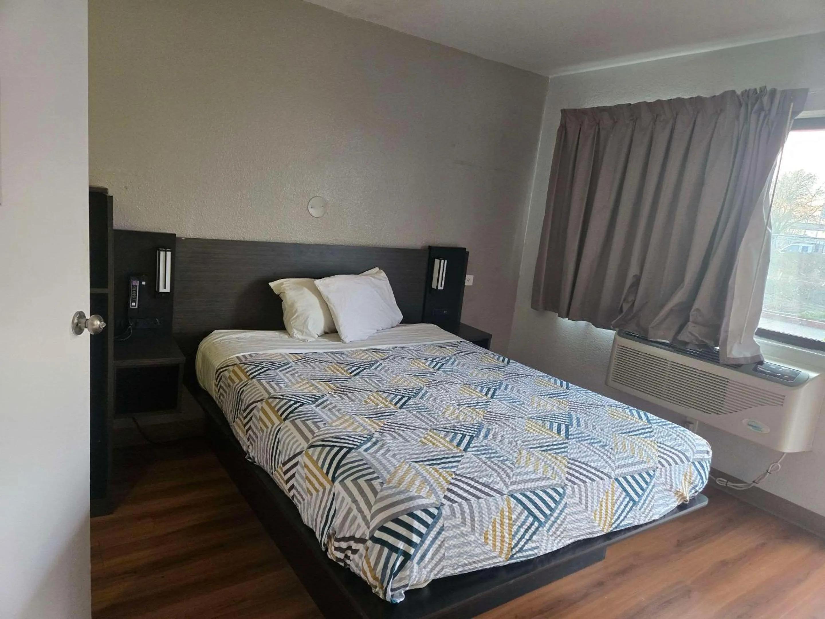 Bedroom in Park Inn by Radisson, Tracy