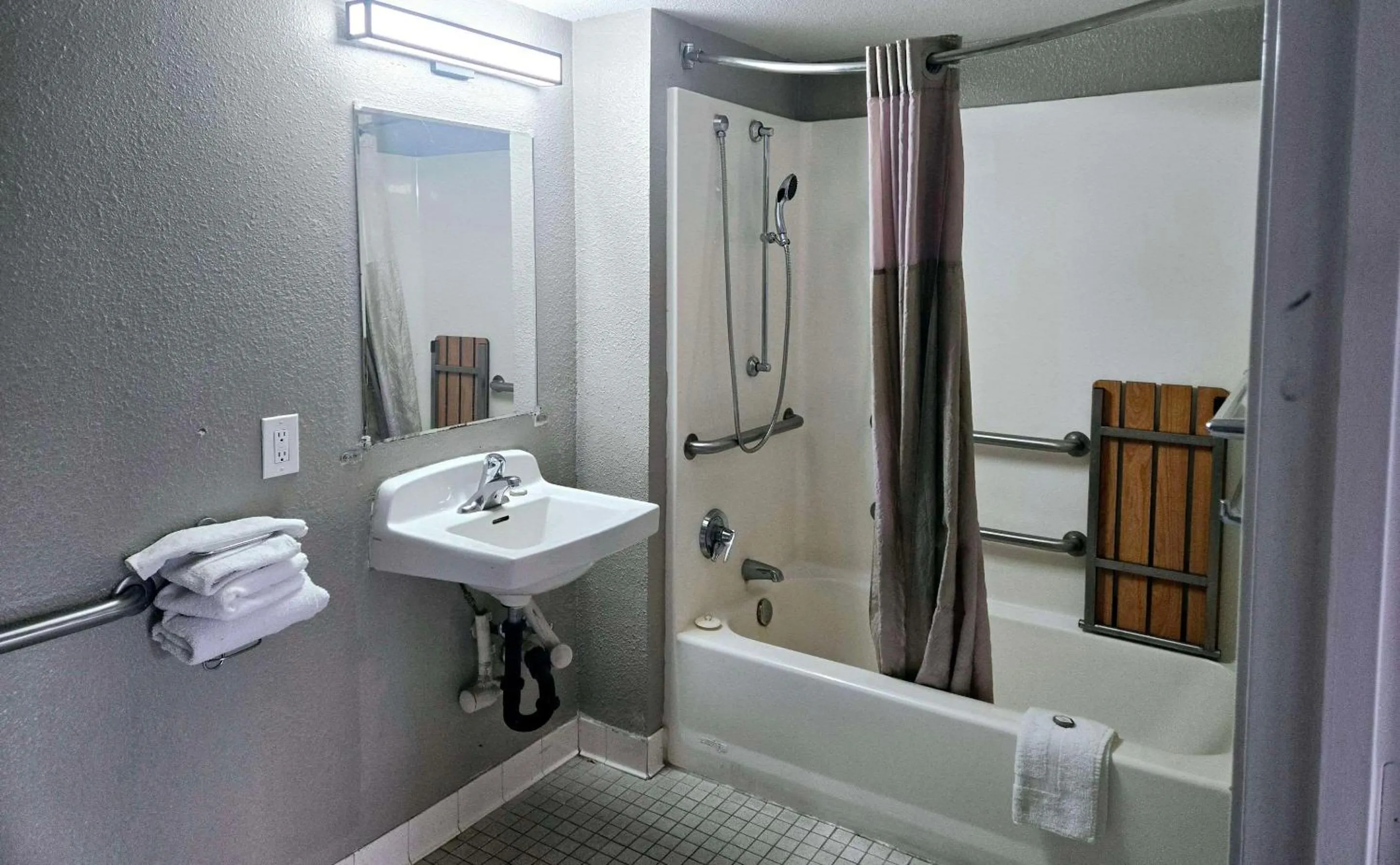 Bedroom in Park Inn by Radisson, Tracy