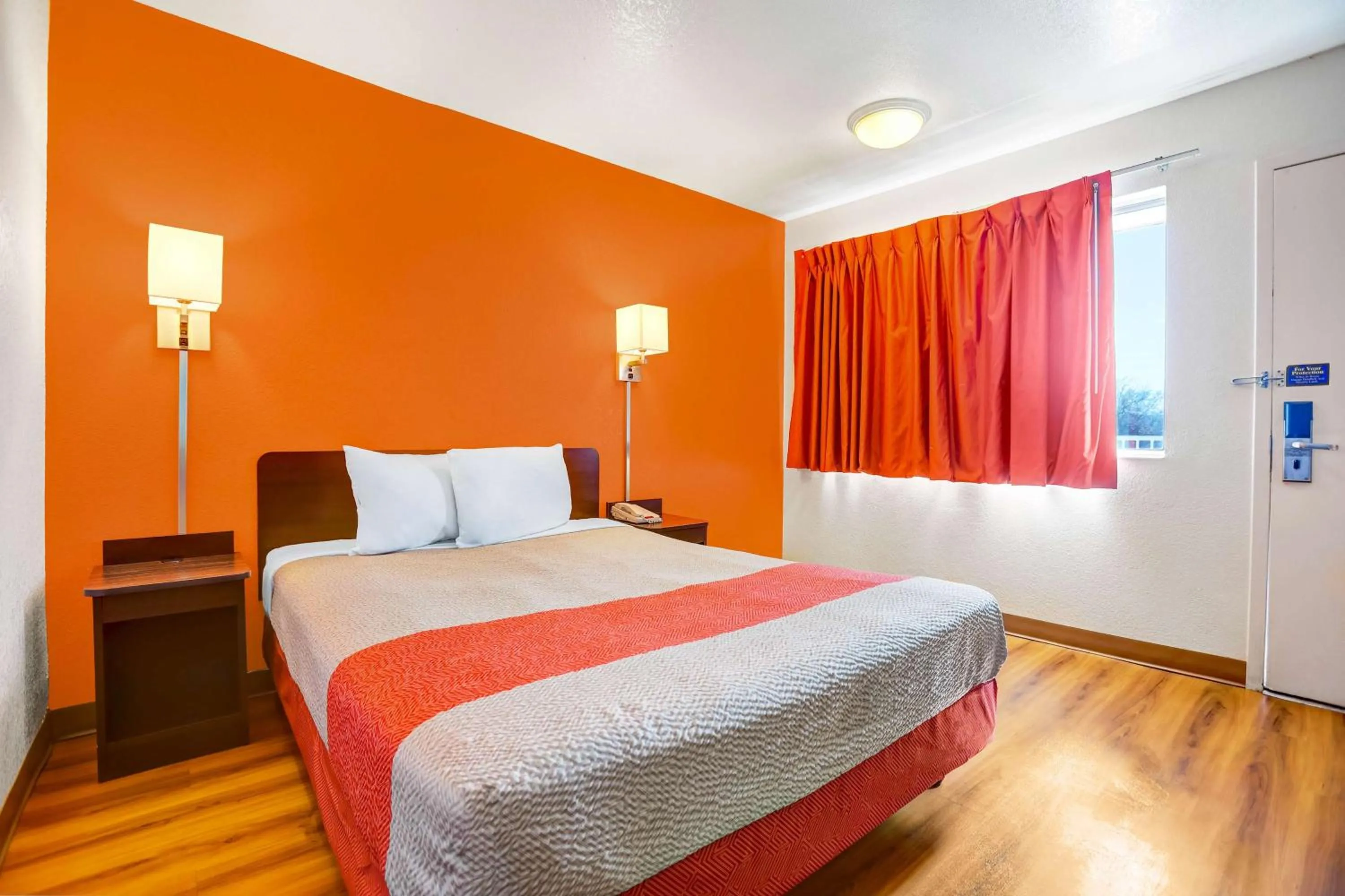 Photo of the whole room, Bed in Motel 6-Grants, NM