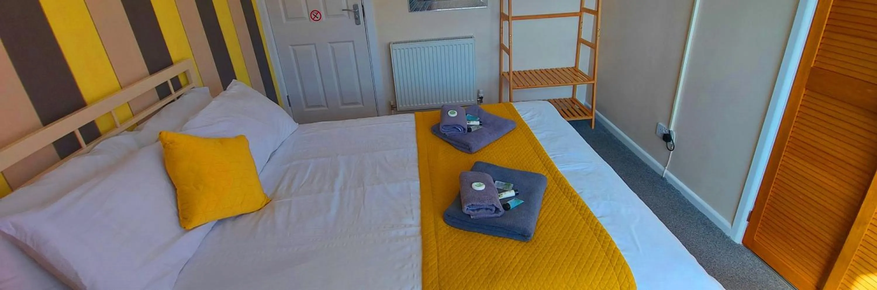 Bedroom, Bed in Sportsmans Valley Hotel