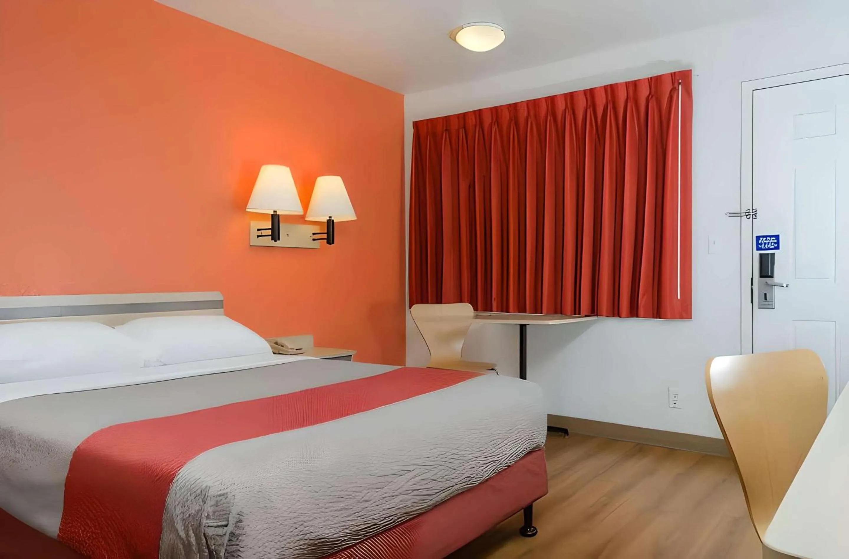 Bedroom in Motel 6-Turlock, CA