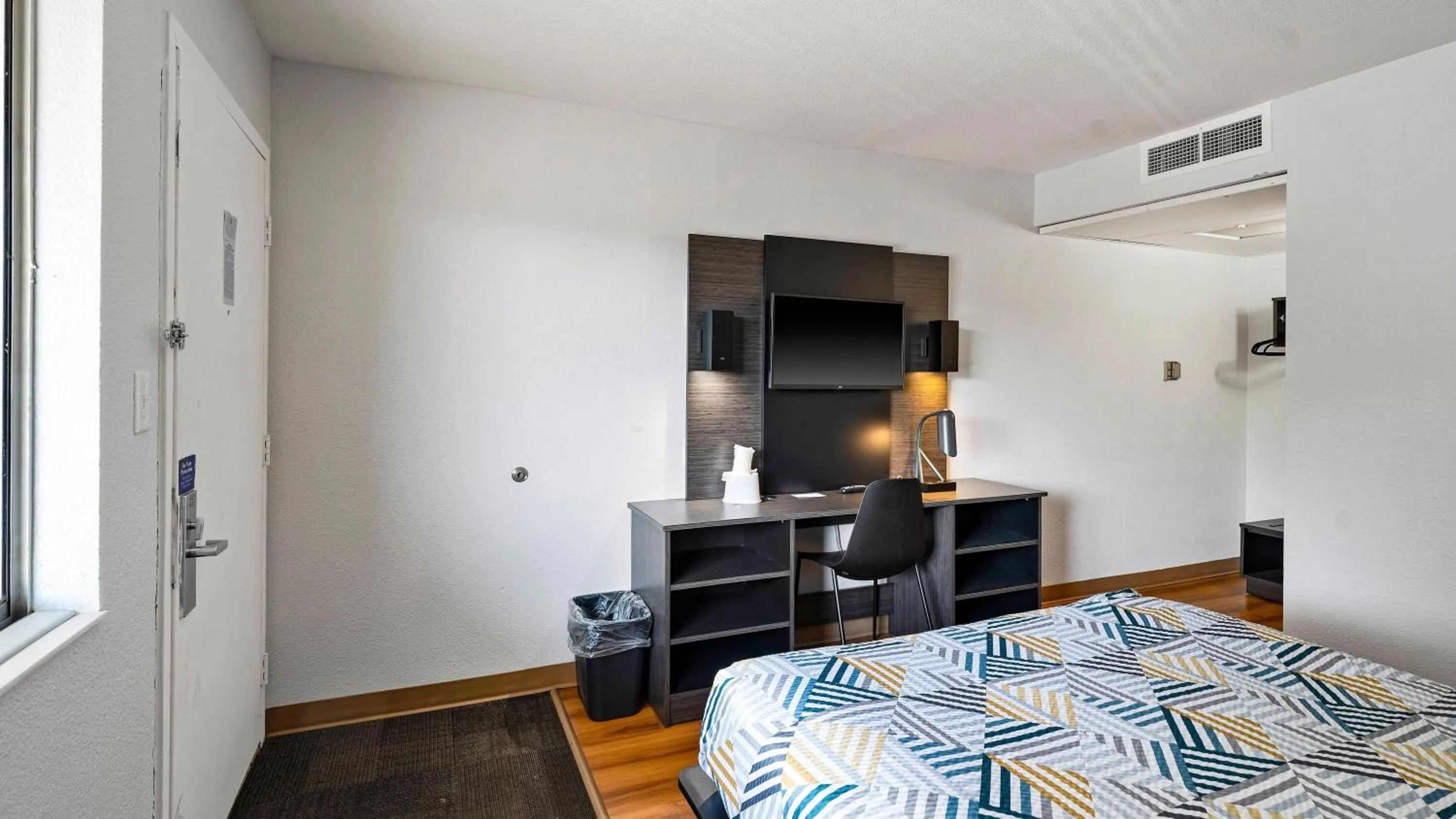 Bedroom, Bed in Motel 6-Kalispell, MT