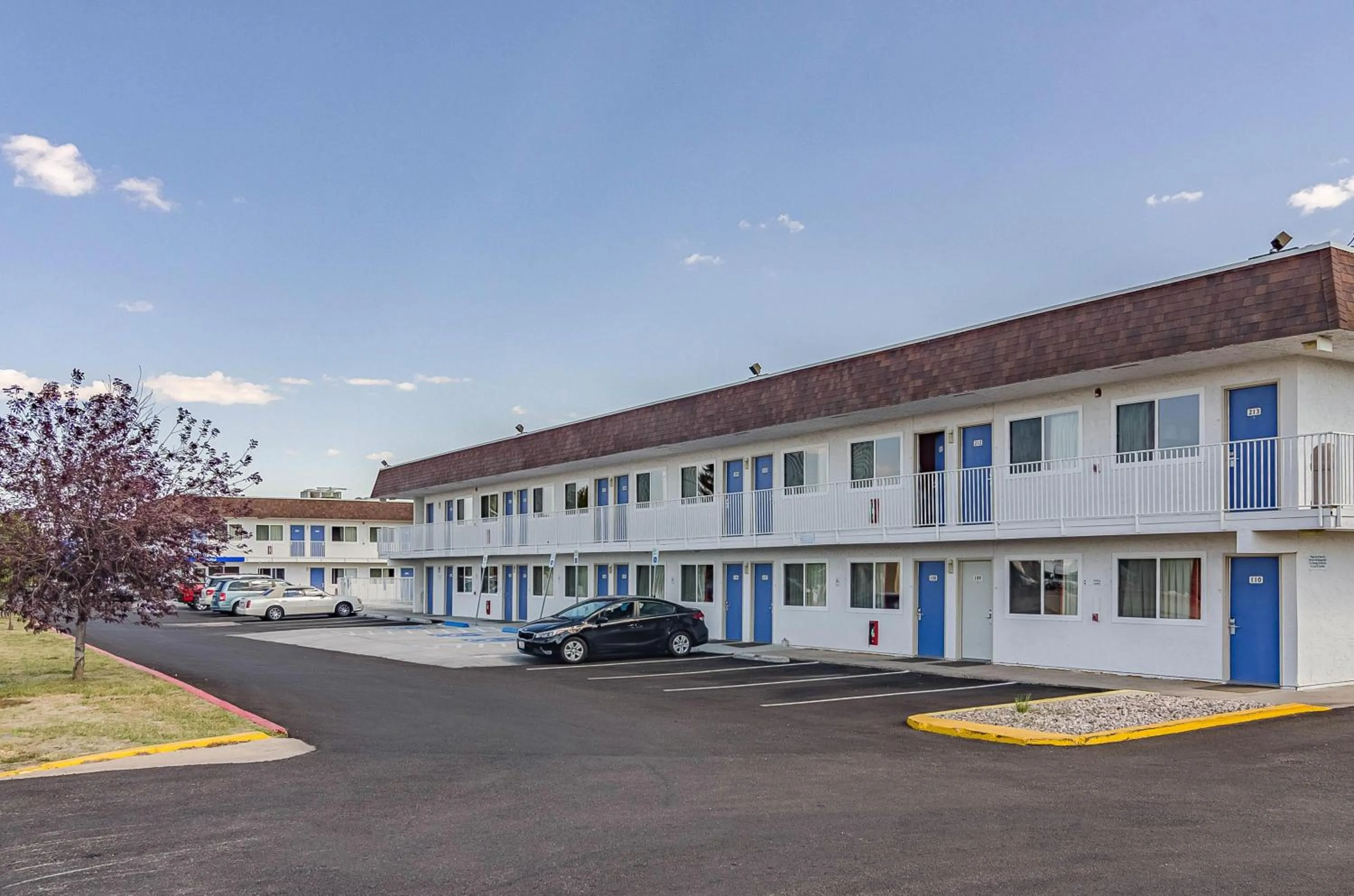 Property building in Motel 6 Cheyenne, WY