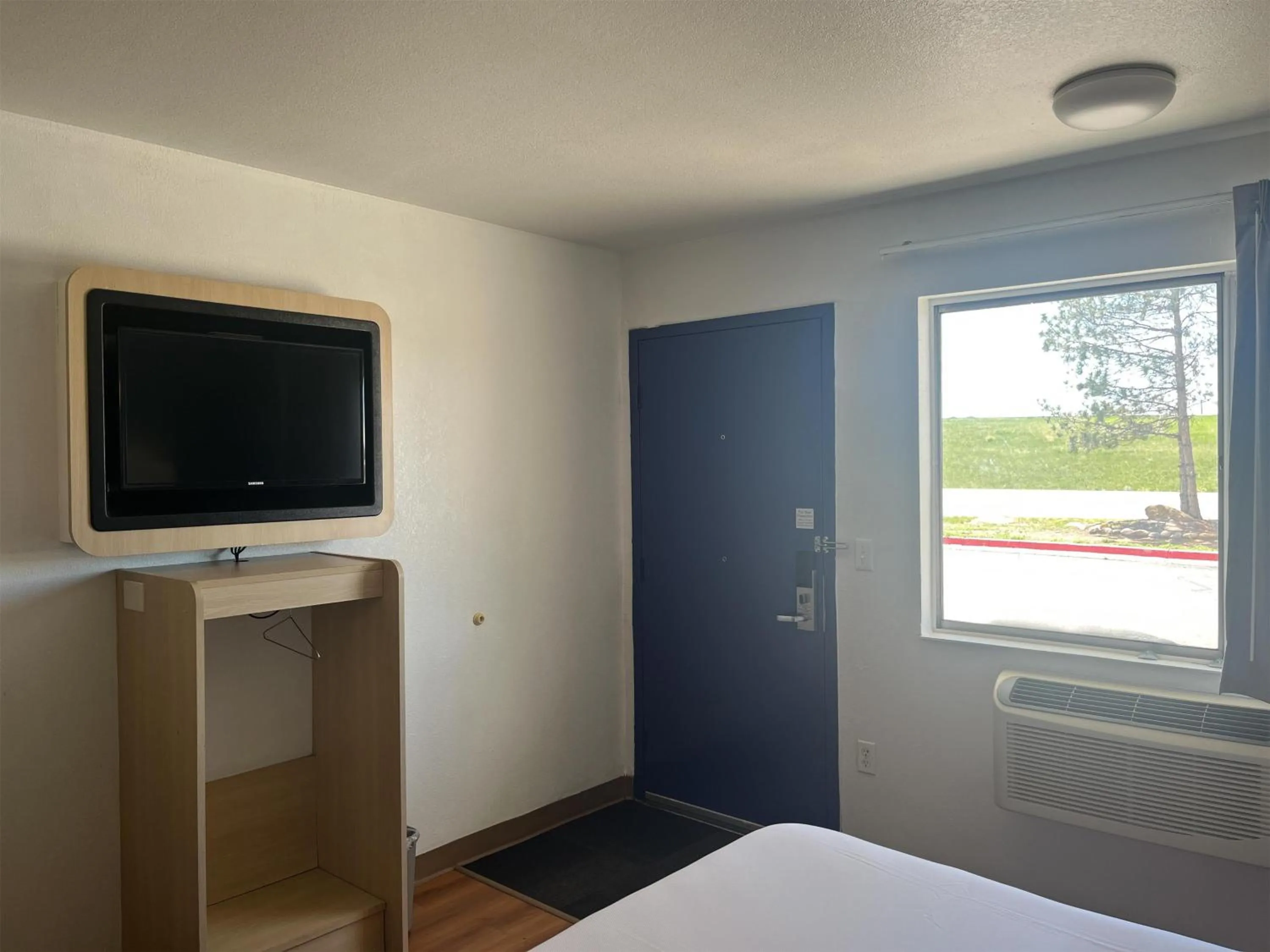 Bedroom, Bed in Motel 6 Fort Collins, CO