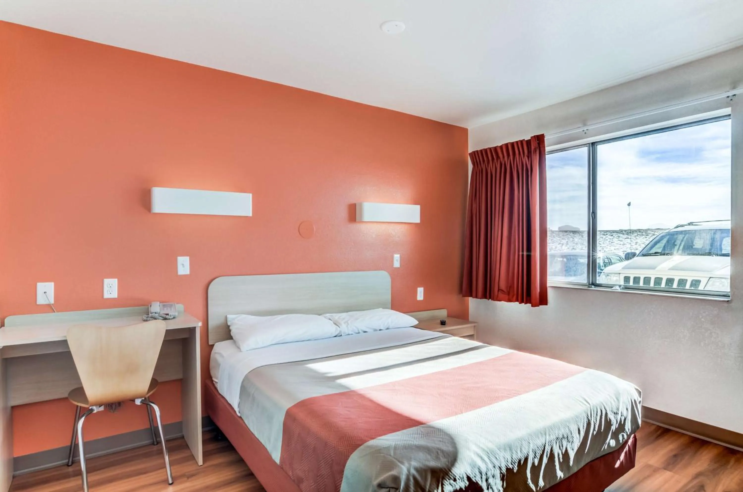 Photo of the whole room, Bed in Motel 6 Fort Collins, CO