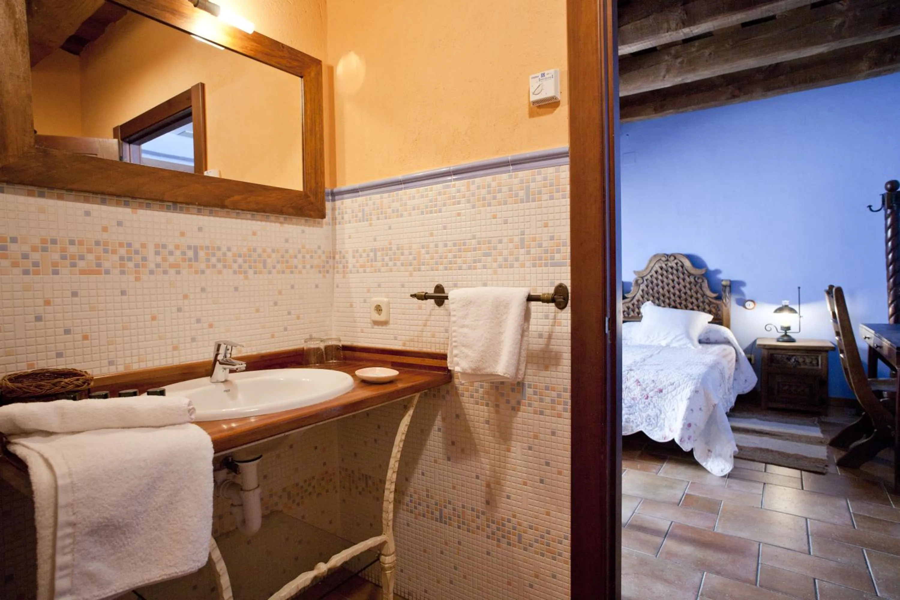 Bathroom, Bed in El Rincón de las Hoces del Duratón