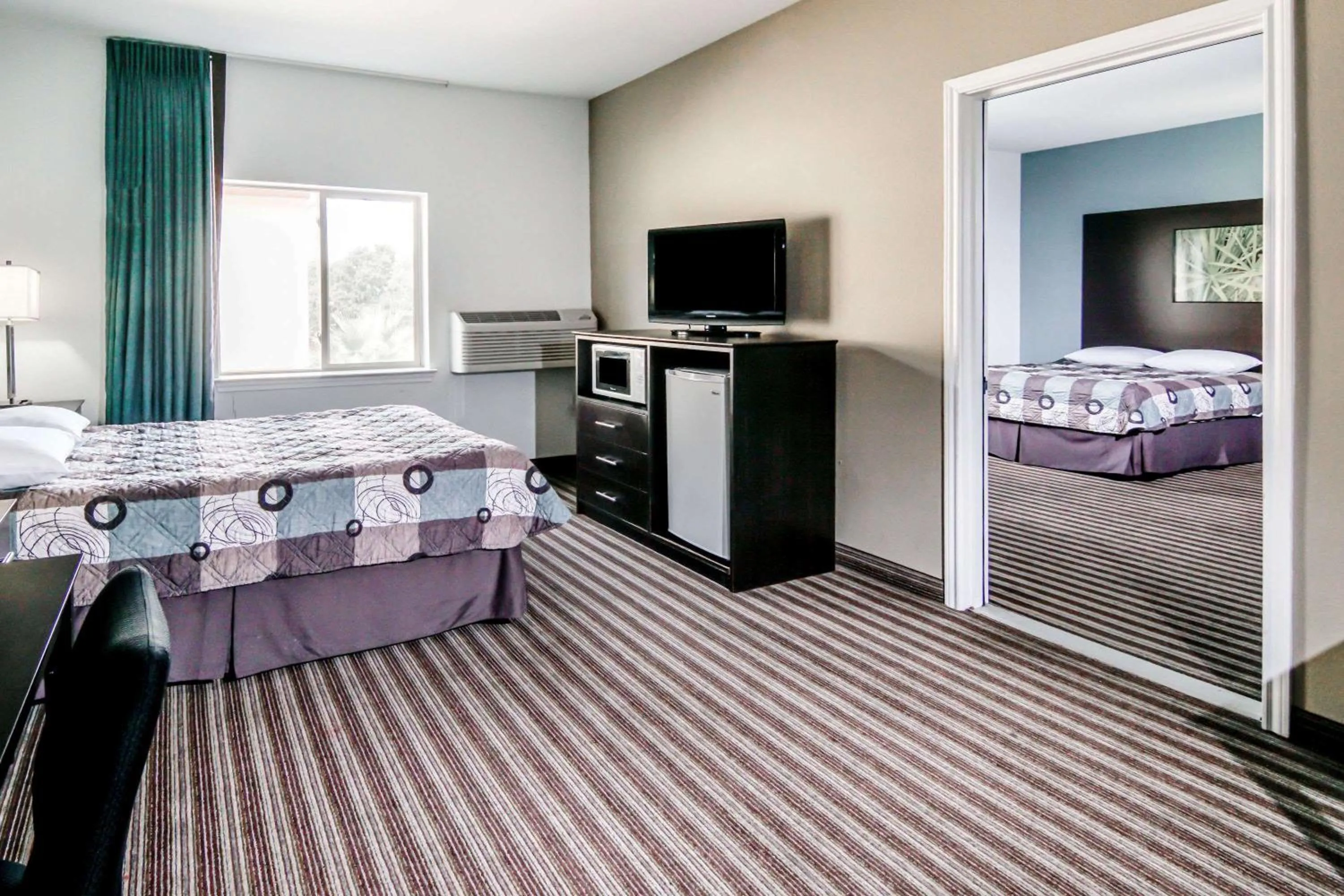 Photo of the whole room, Bed in Super 8 by Wyndham Brenham TX