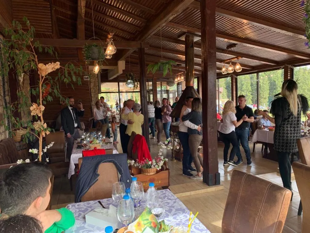 Restaurant/places to eat in Cabana Trei Brazi