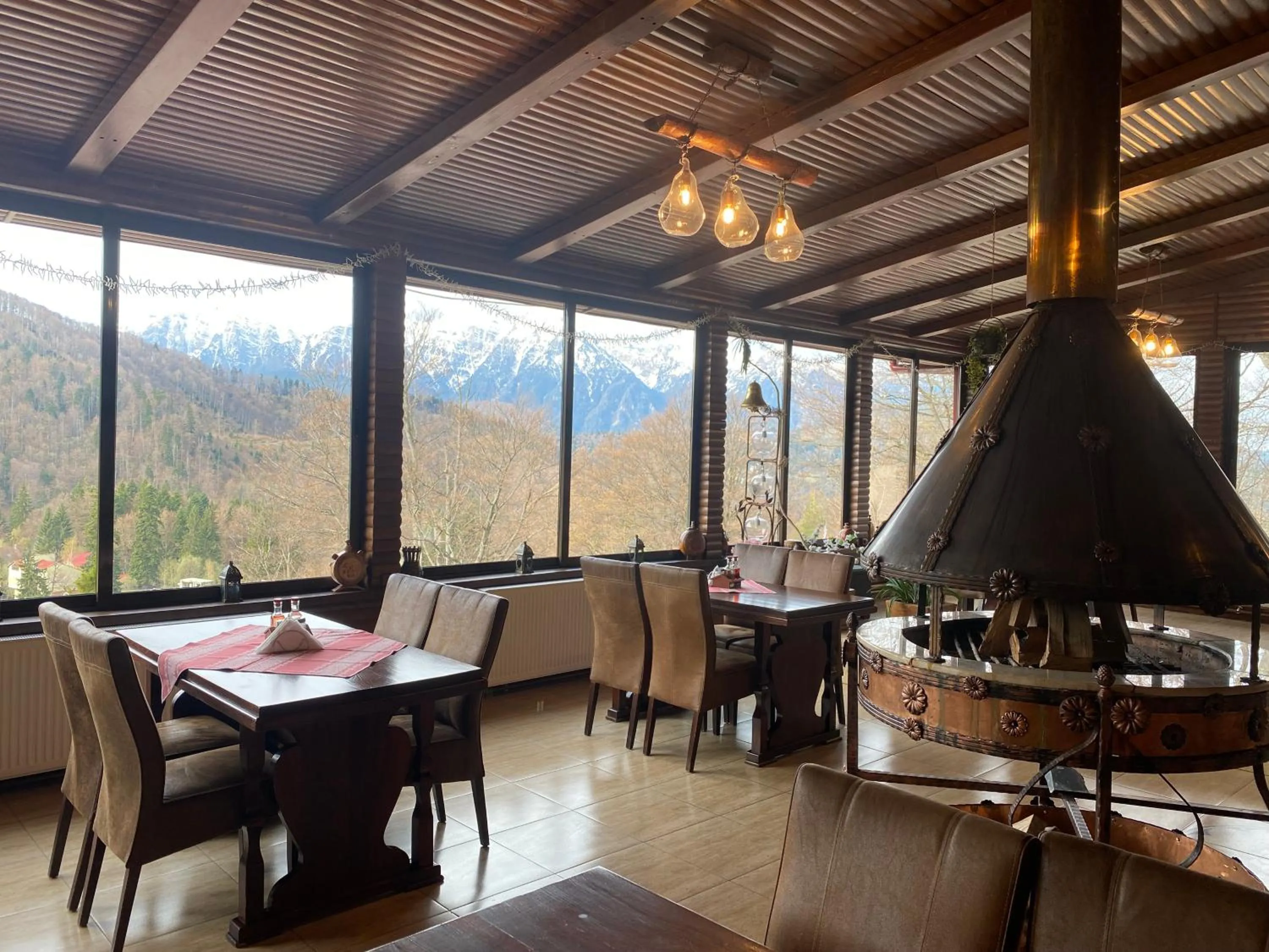 Restaurant/places to eat in Cabana Trei Brazi