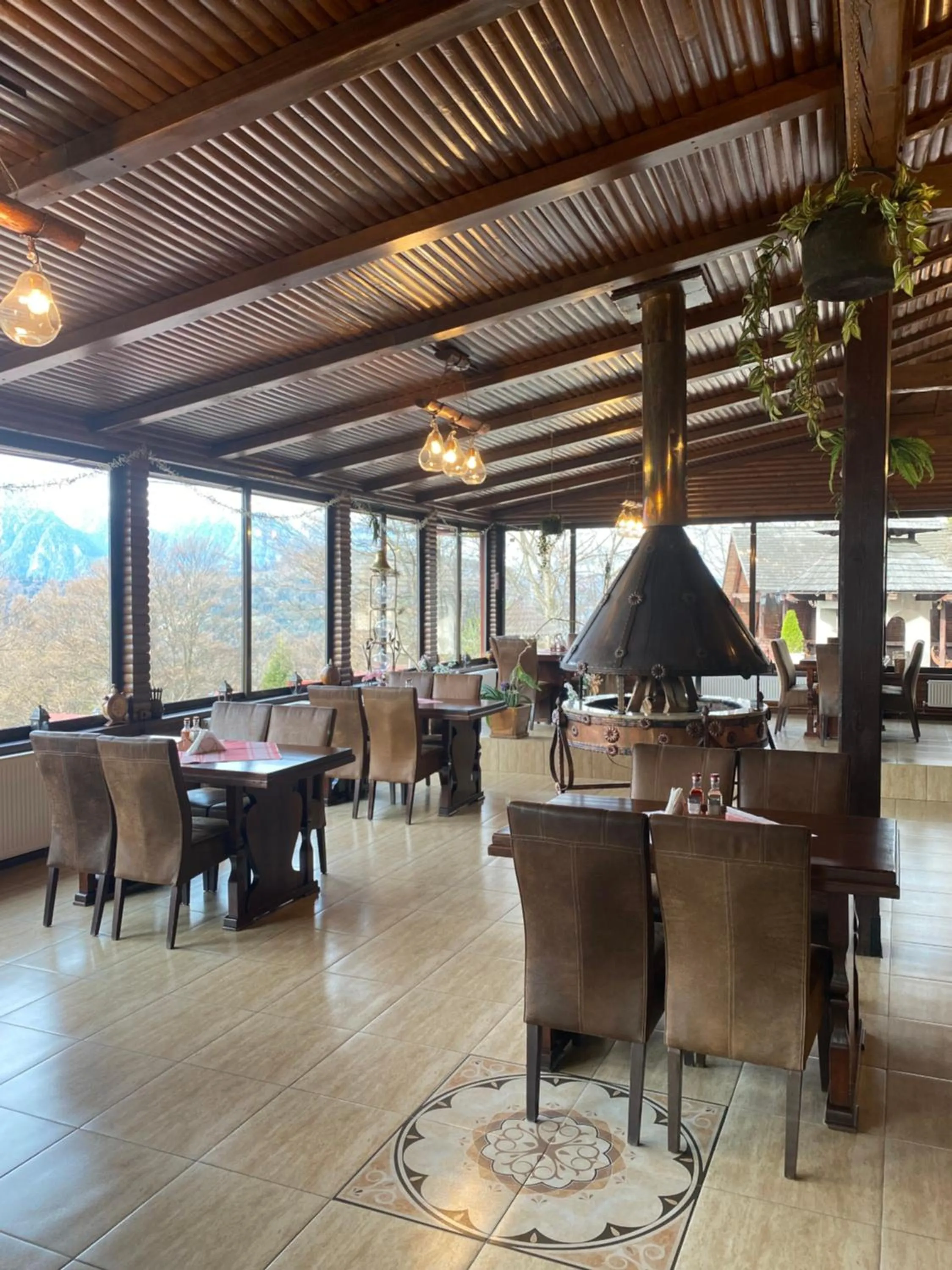 Restaurant/places to eat in Cabana Trei Brazi