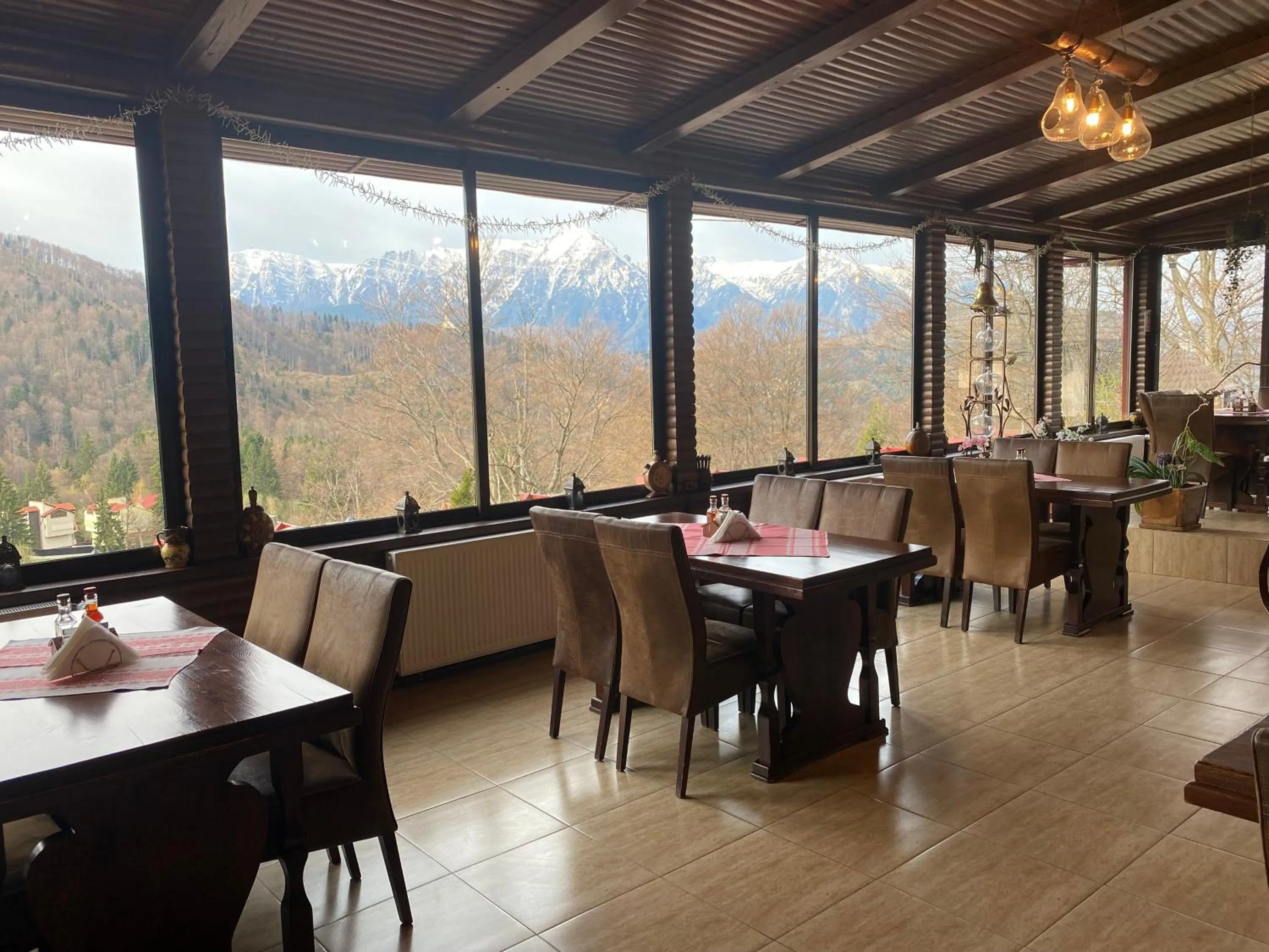 Restaurant/places to eat in Cabana Trei Brazi