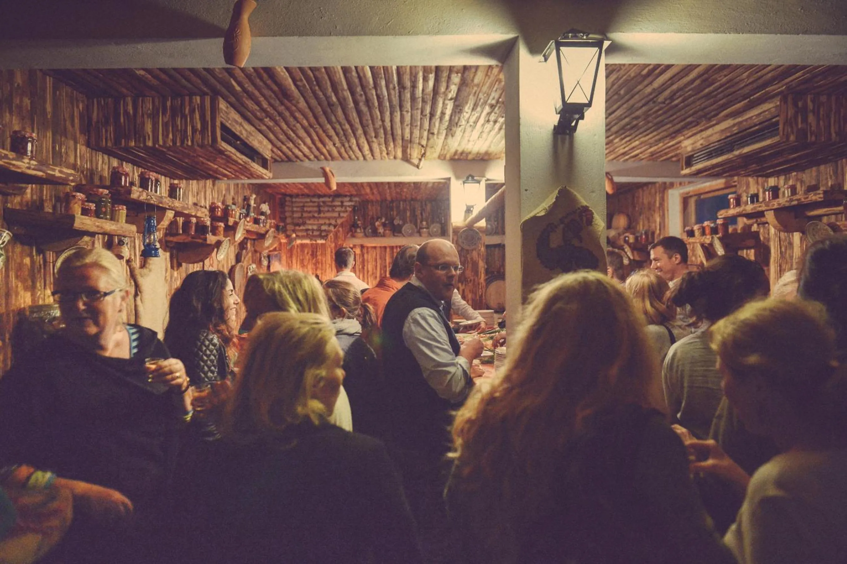 Restaurant/places to eat in Cabana Trei Brazi