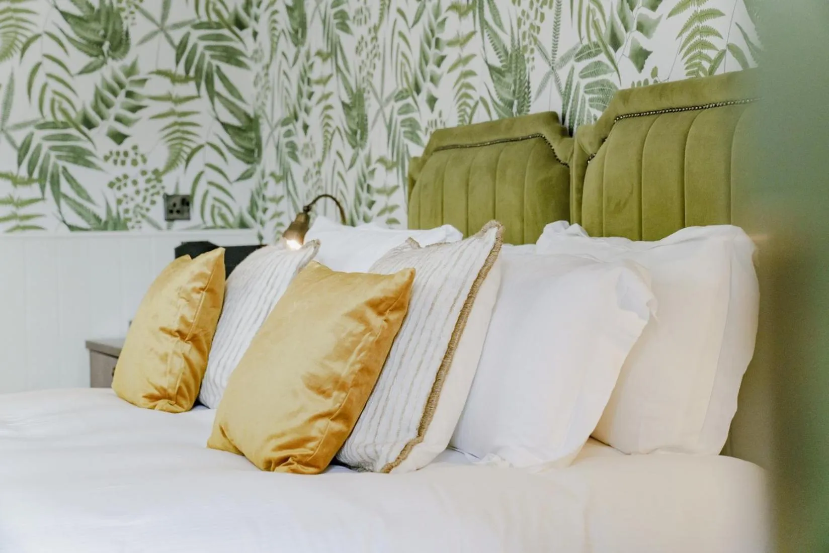 Bedroom, Bed in Bel and The Dragon at Red Lion Wendover