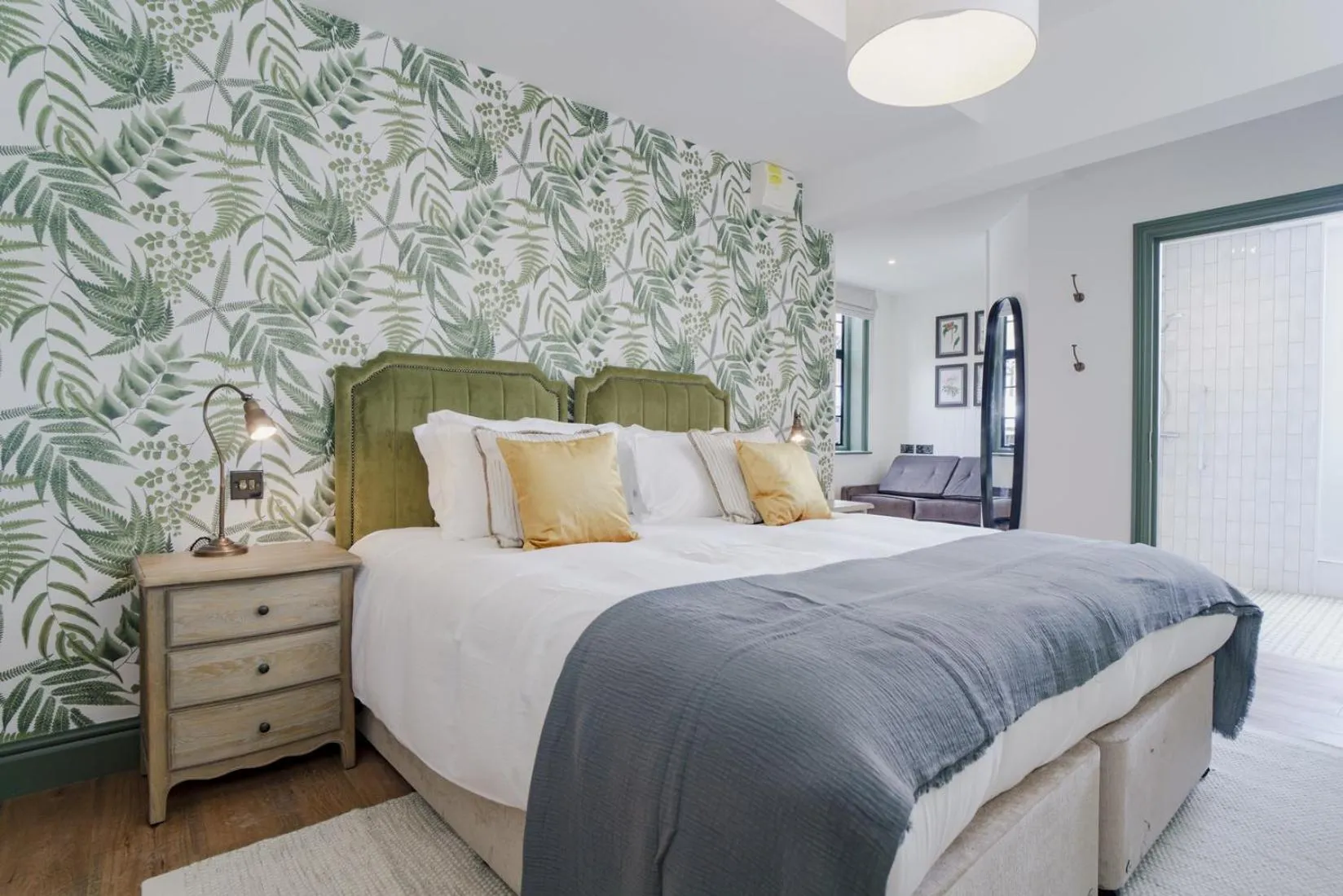 Bedroom, Bed in Bel and The Dragon at Red Lion Wendover