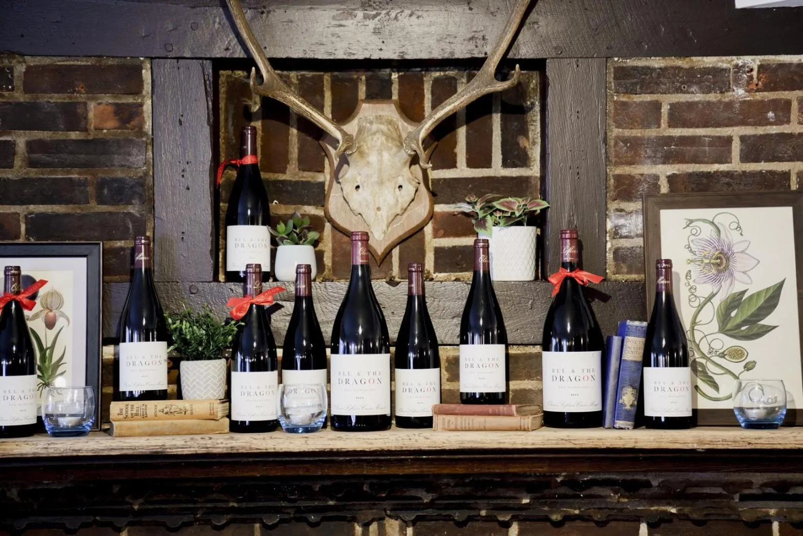 Lounge or bar in Bel and The Dragon at Red Lion Wendover