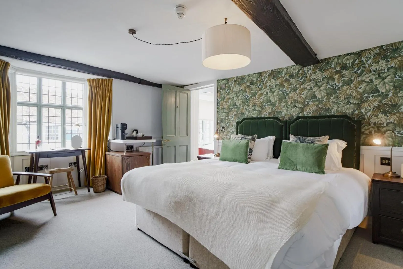 Bedroom, Bed in Bel and The Dragon at Red Lion Wendover