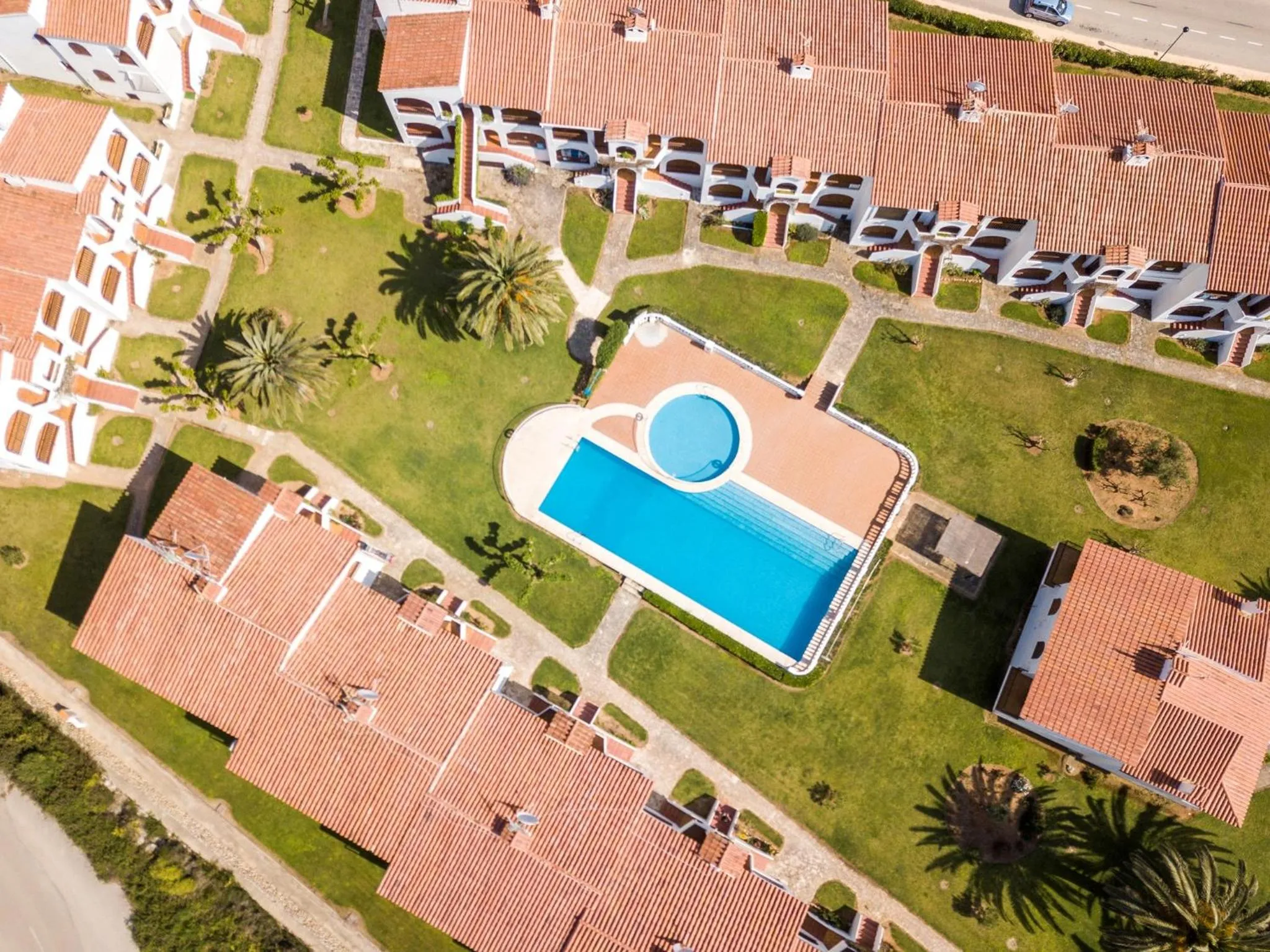 Swimming pool in Girasol Garden Superior 2