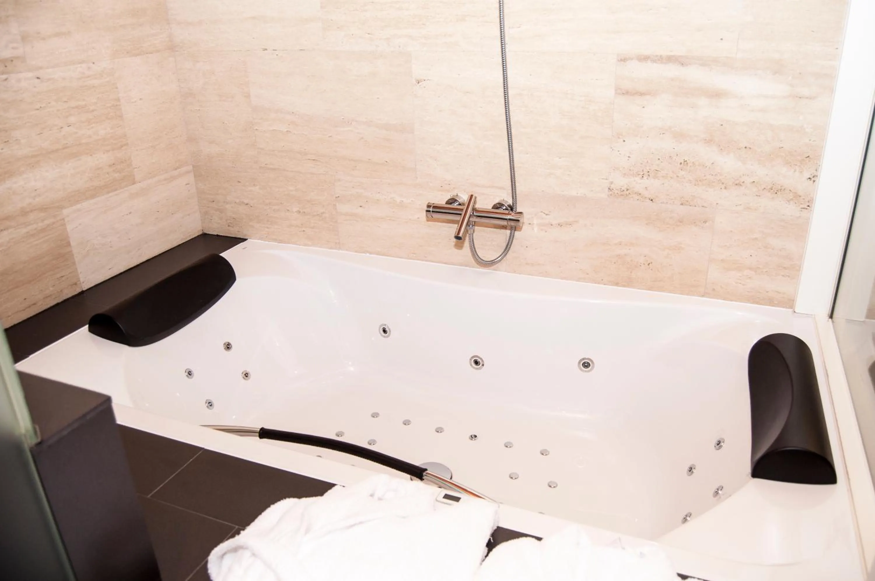 Bathroom in Escuderos Hotel Cruz