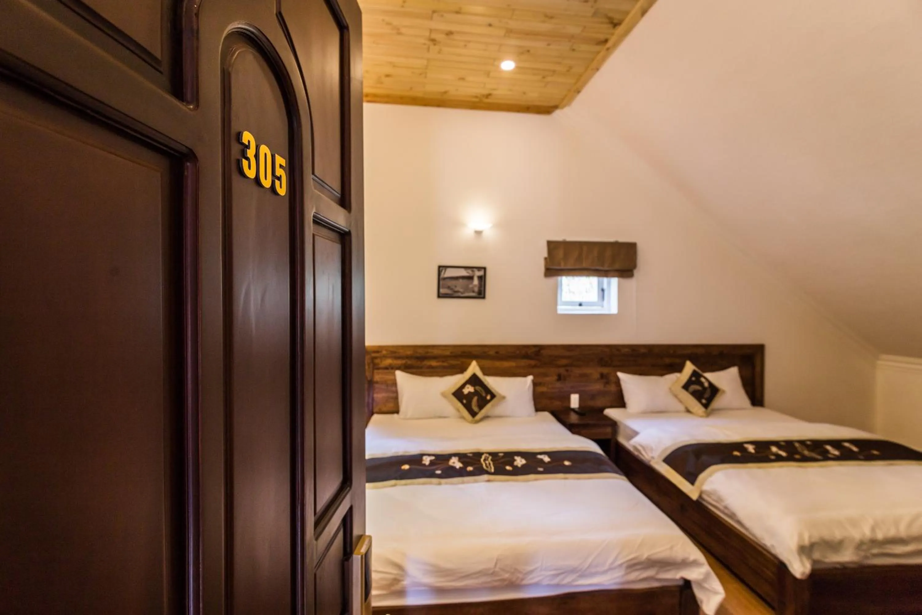 Bed in Dragon Dalat Villa