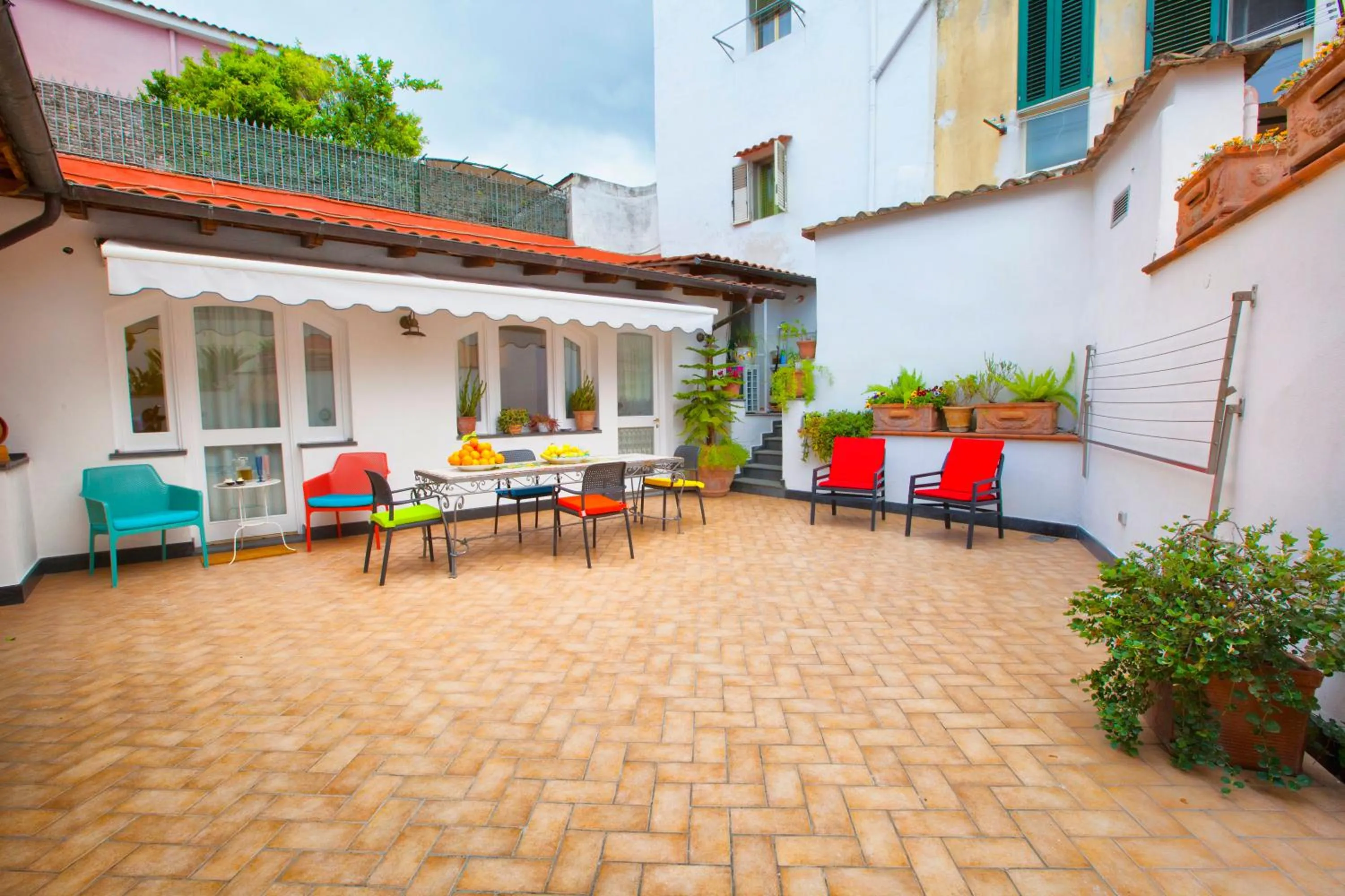 Communal lounge/ TV room in San Nicola B&B