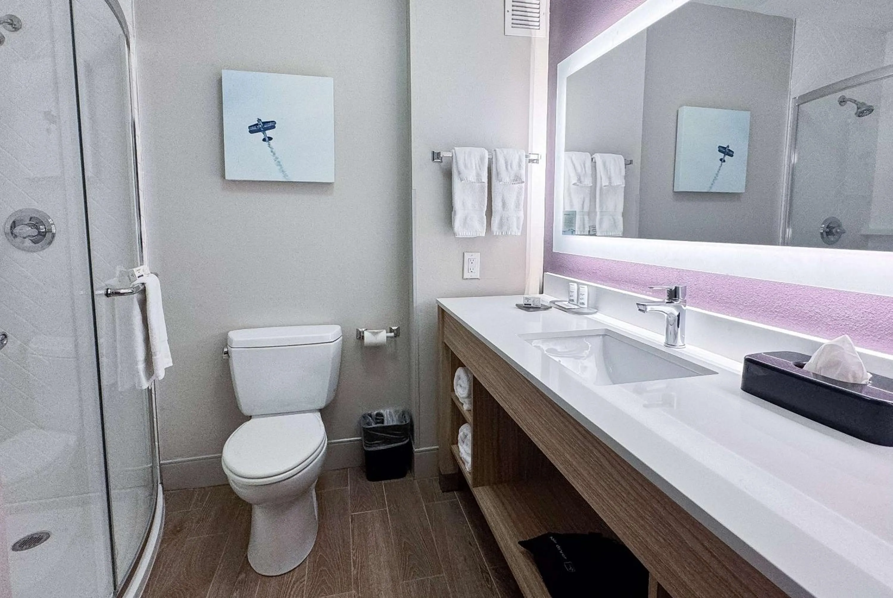 Photo of the whole room in La Quinta by Wyndham Cincinnati Airport Florence