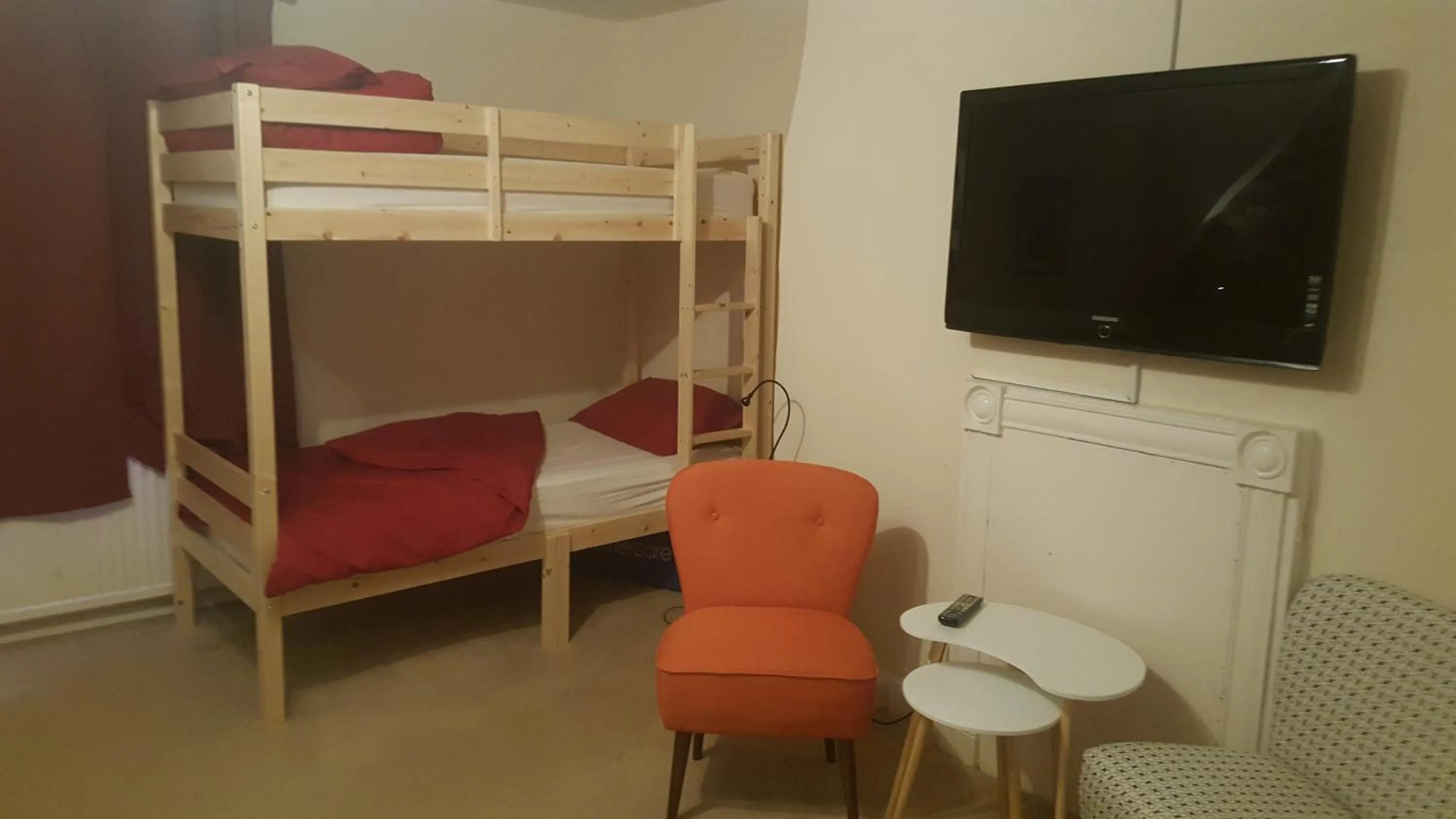 bunk bed, Bed in Angel Guesthouse