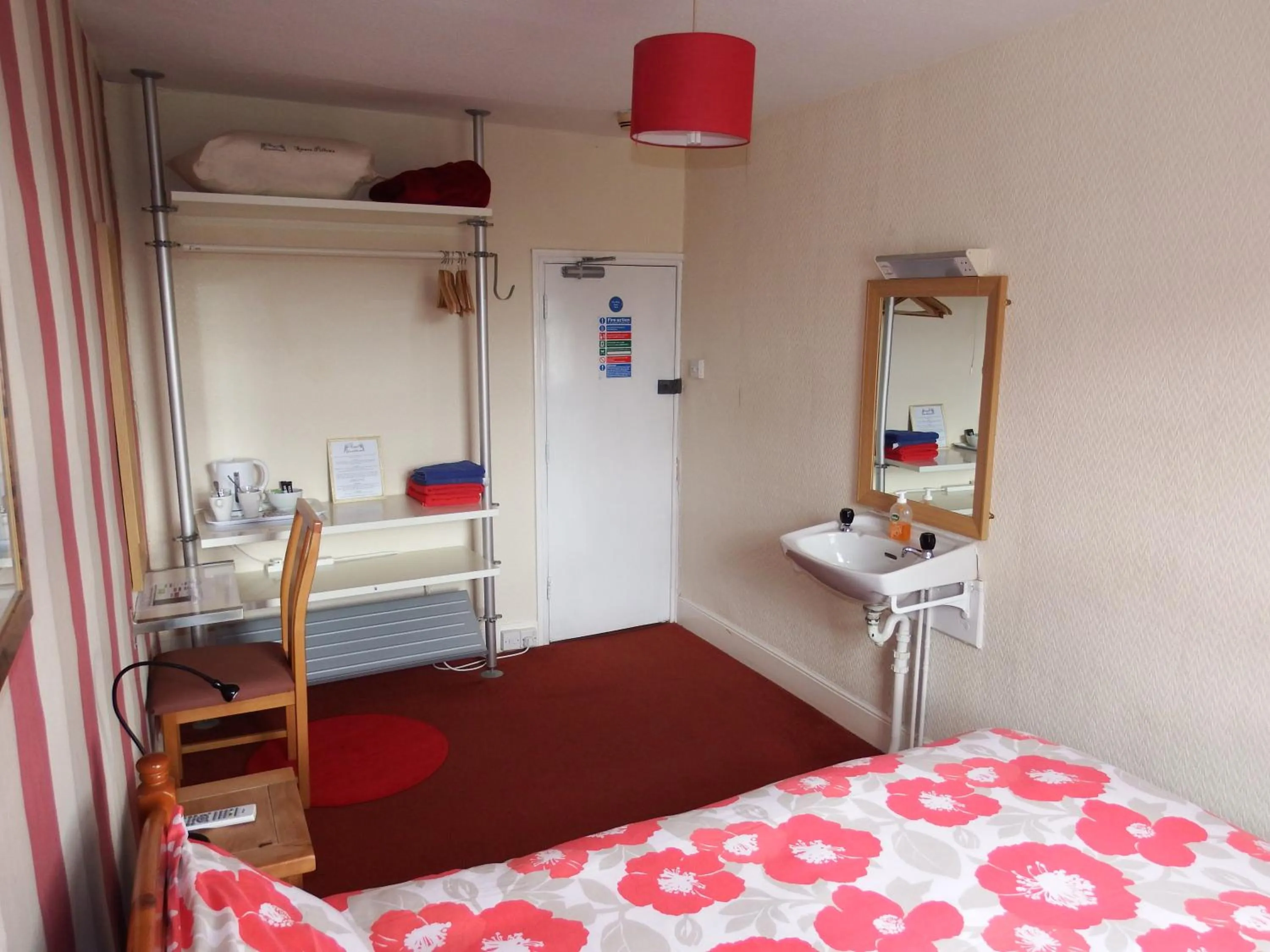 Photo of the whole room, Bed in Angel Guesthouse