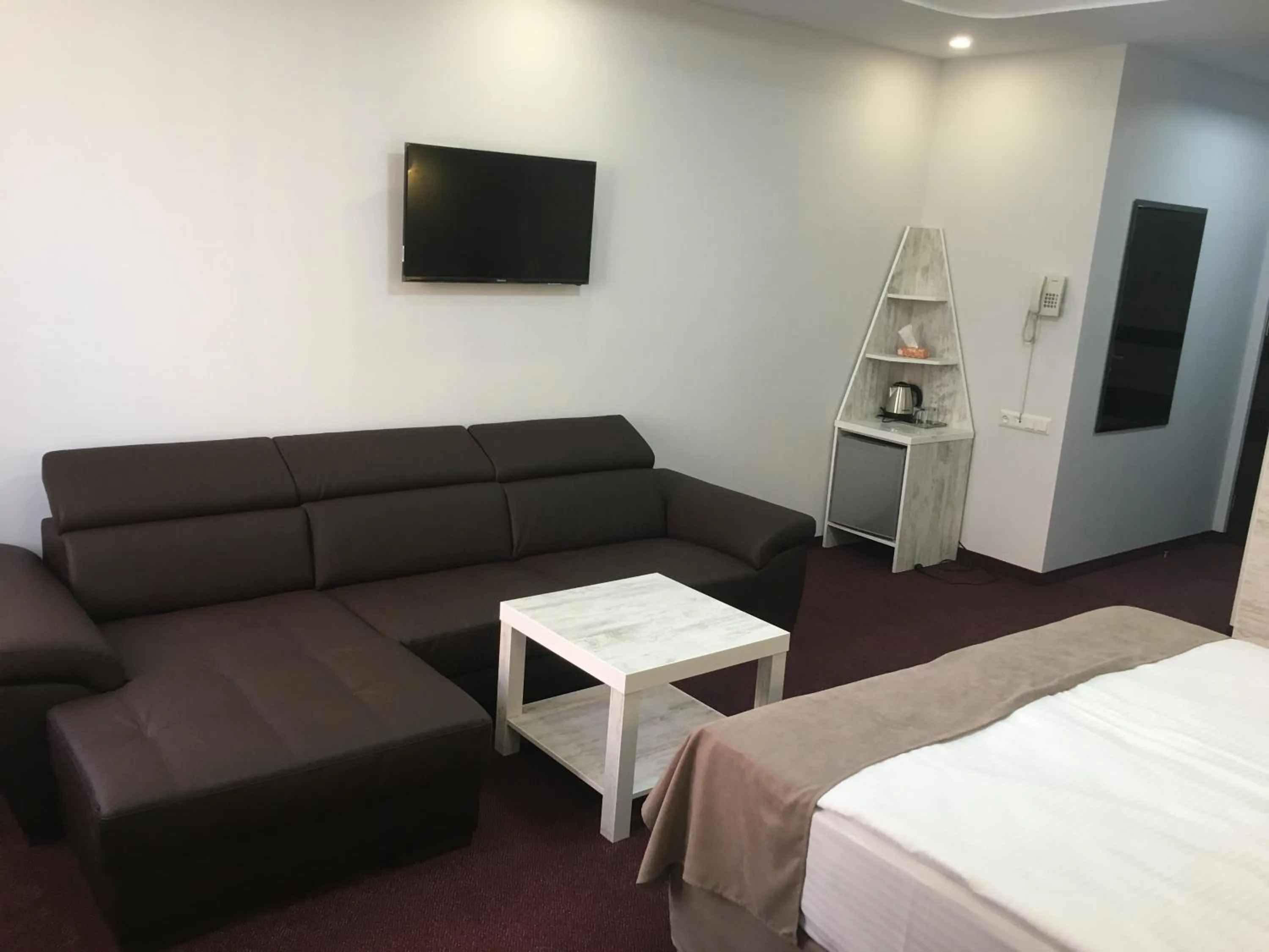 Photo of the whole room in Hobby Hotel