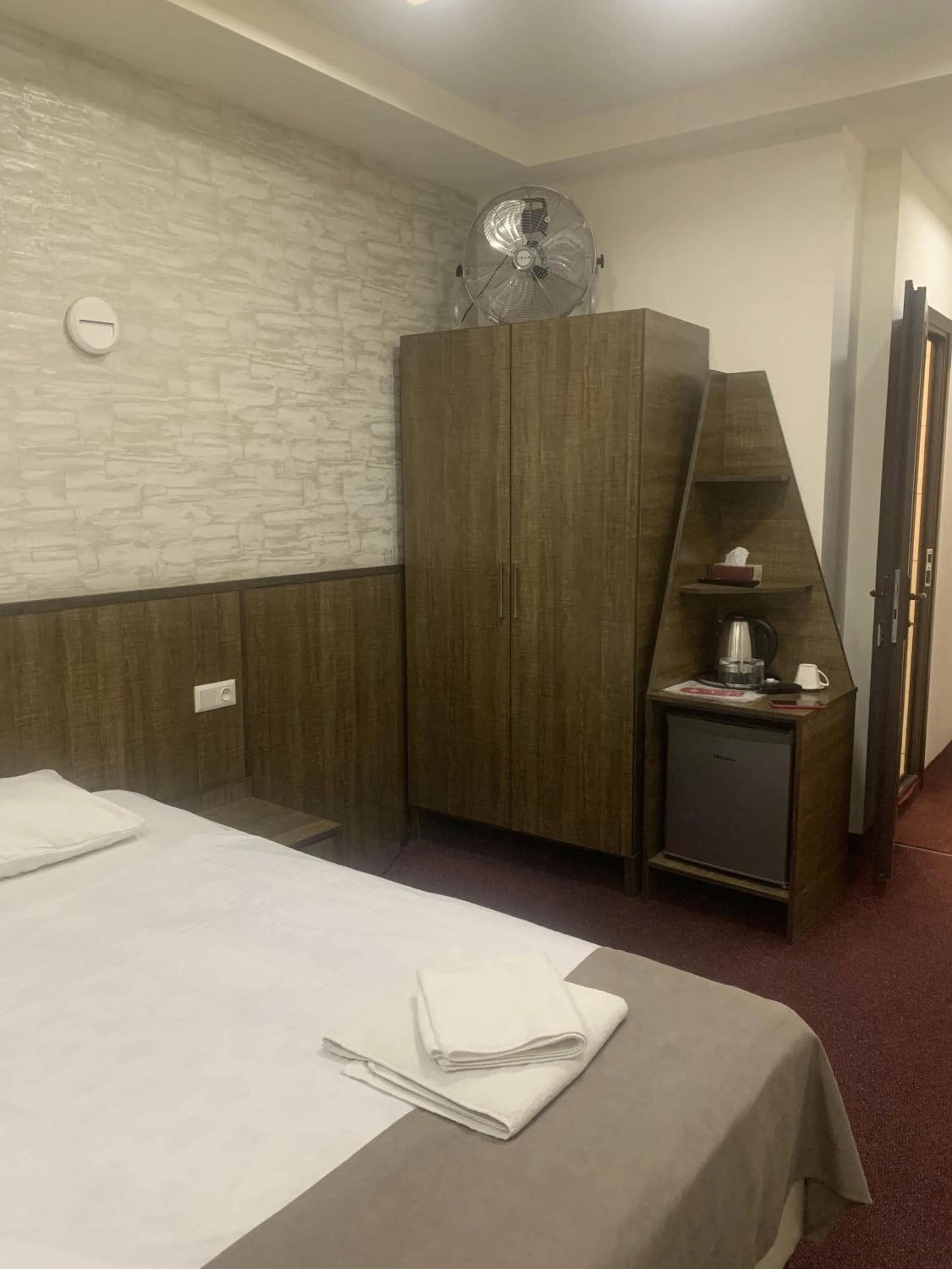 Photo of the whole room, Bed in Hobby Hotel