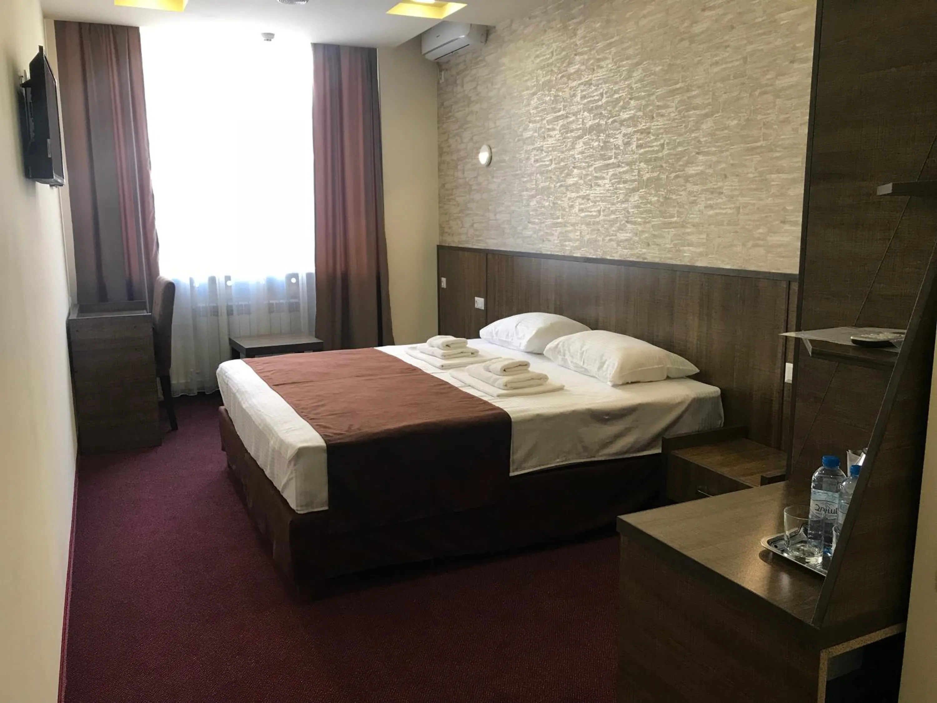 Photo of the whole room, Bed in Hobby Hotel