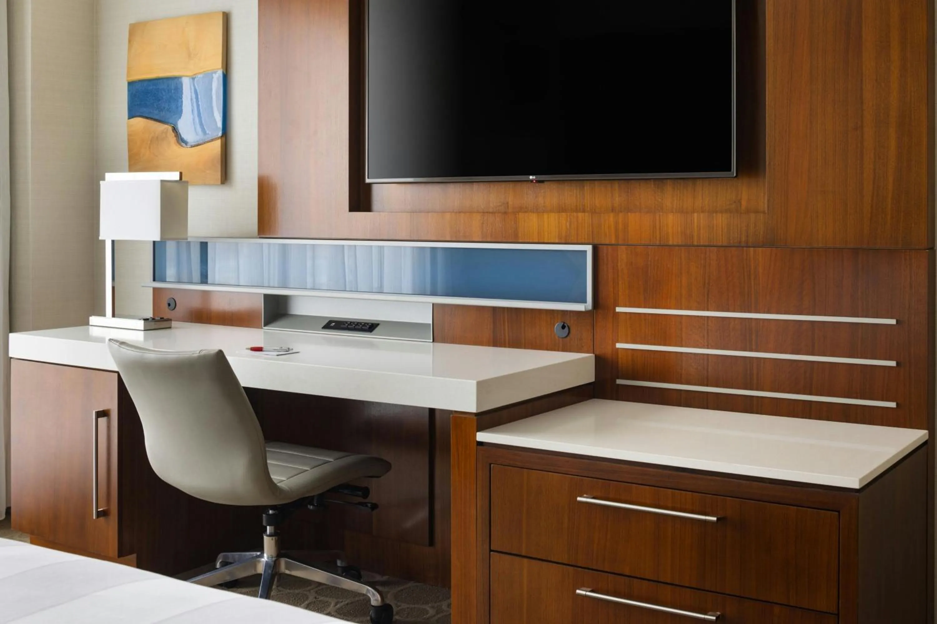 Photo of the whole room in South Sioux City Marriott Riverfront