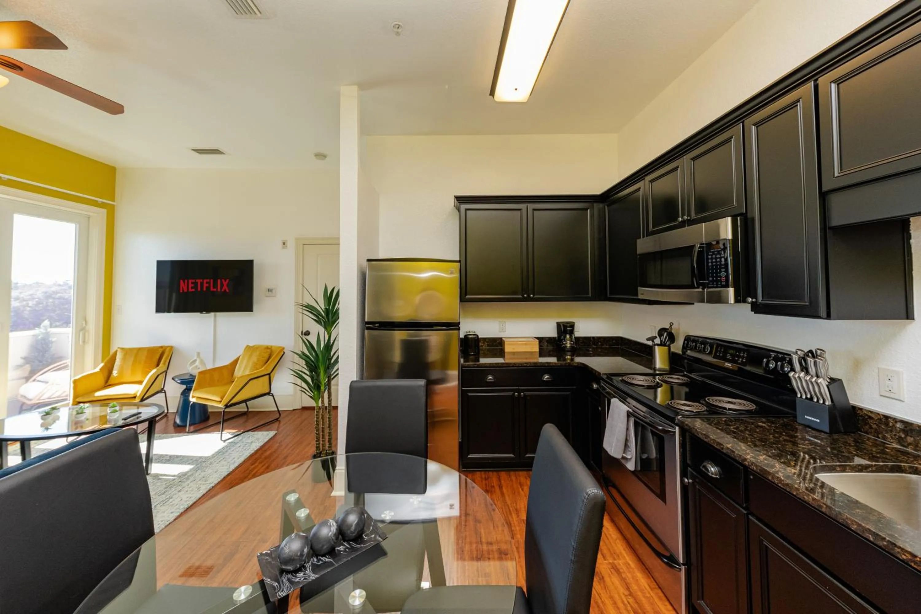 TV and multimedia in 30-A Inn & Suites