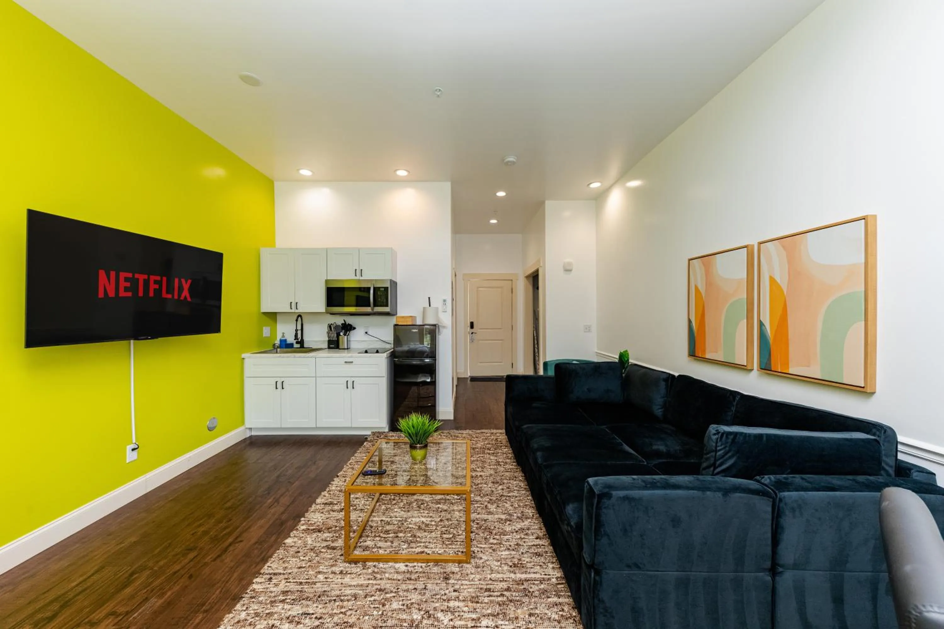 TV and multimedia in 30-A Inn & Suites