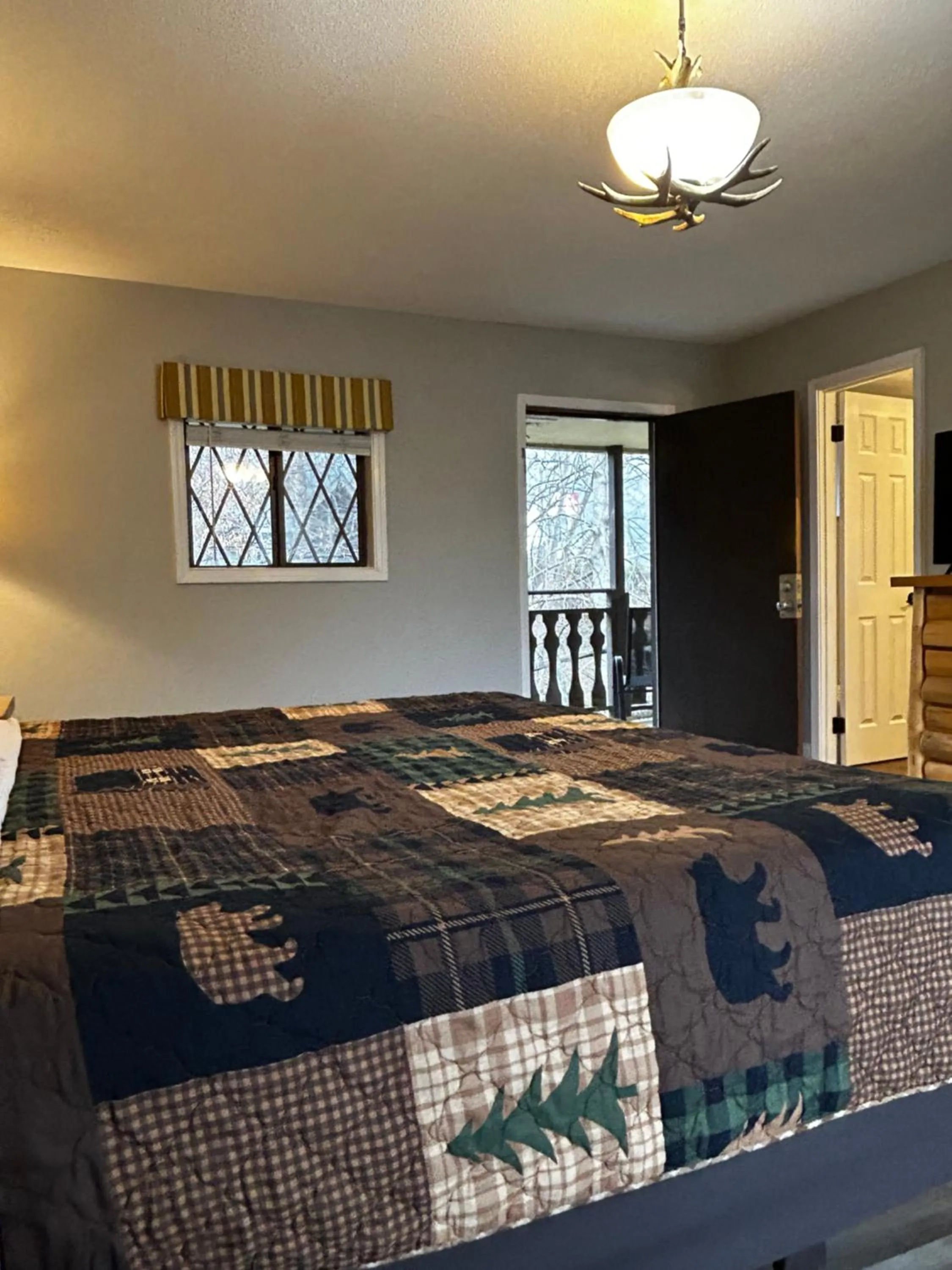 View (from property/room), Bed in Brookside Lodge