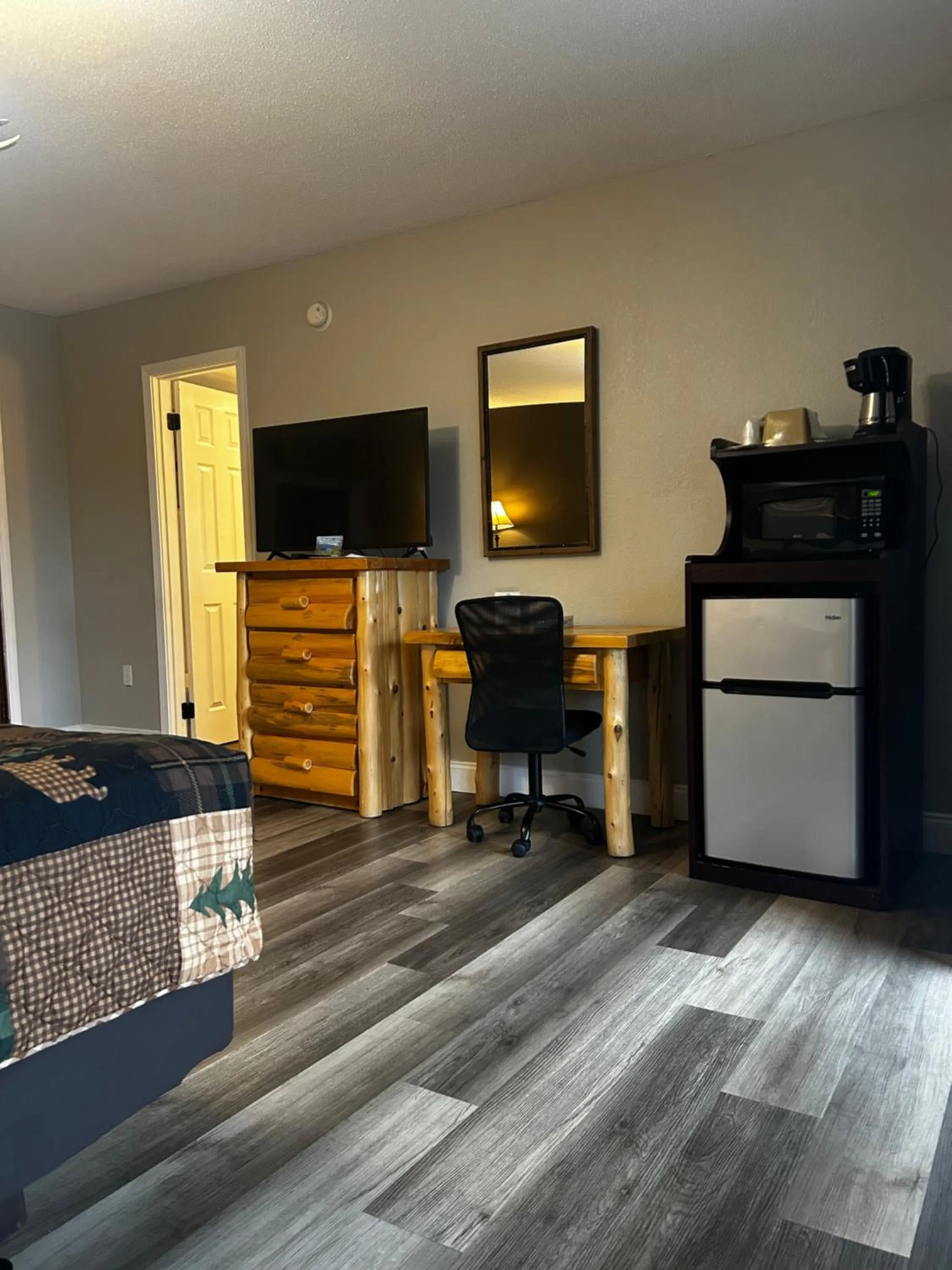 TV and multimedia in Brookside Lodge