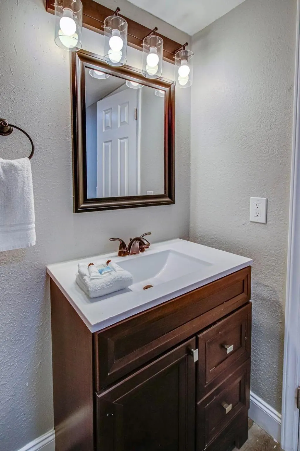 Bathroom in Brookside Lodge