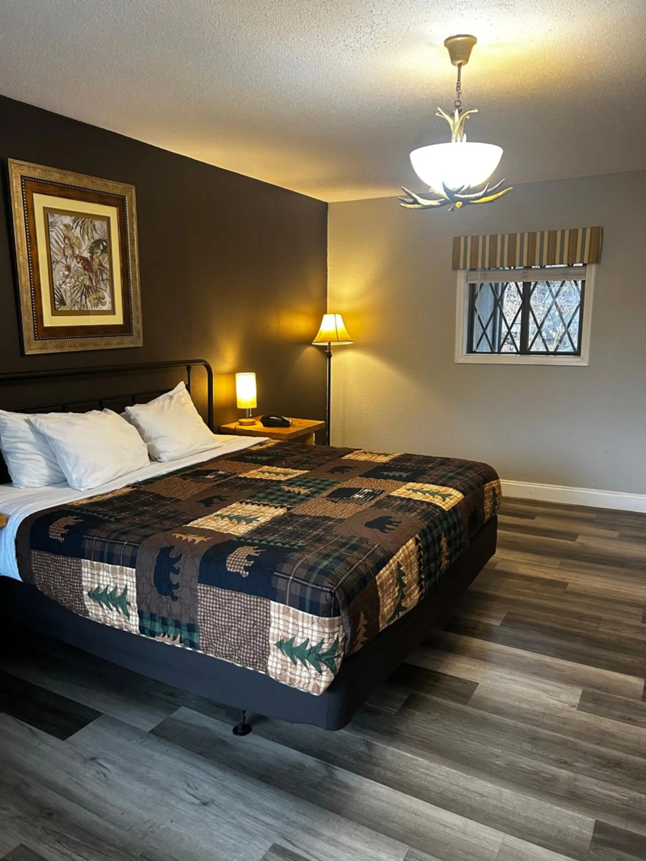 Bed in Brookside Lodge