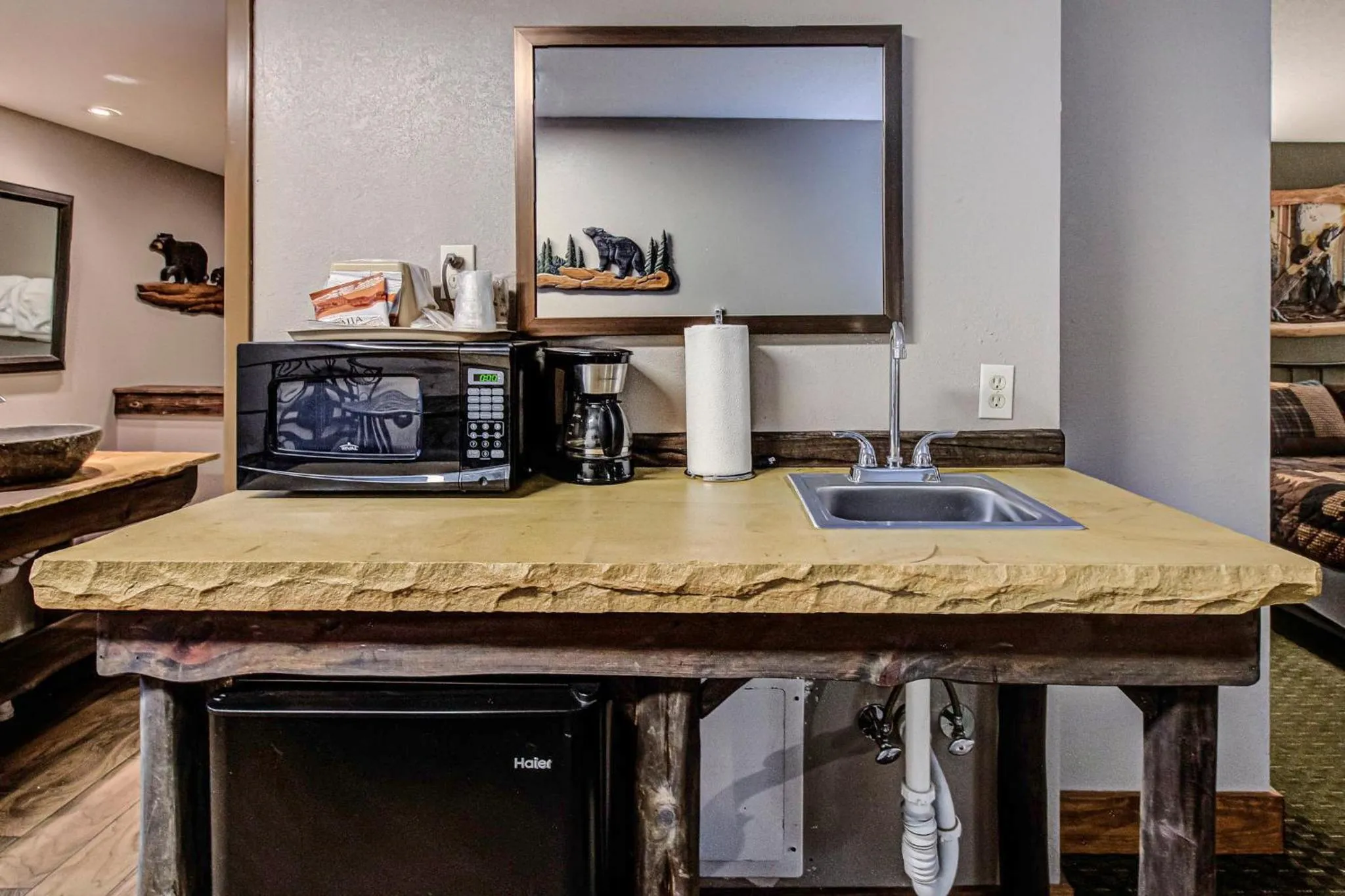 Kitchen or kitchenette in Brookside Lodge