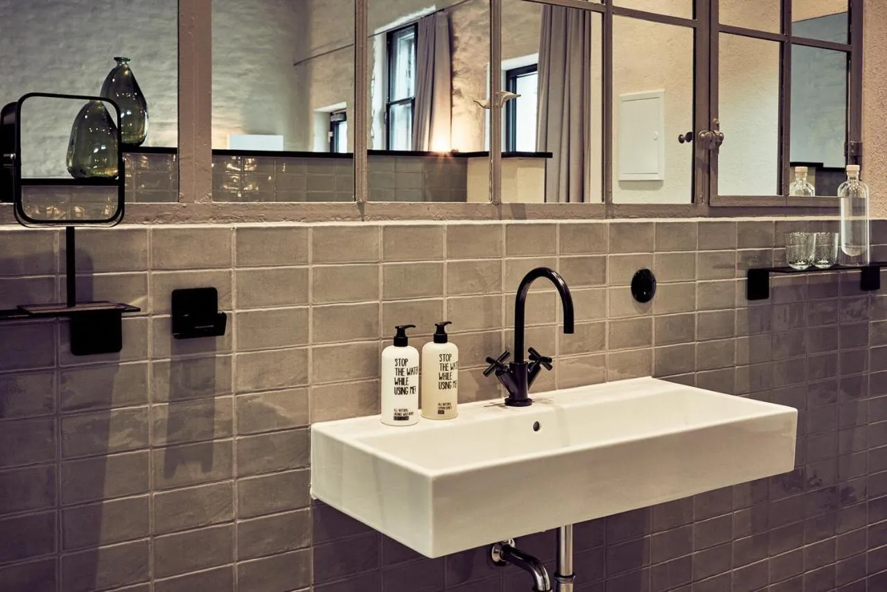 Bathroom in Fisher's Loft Hotel