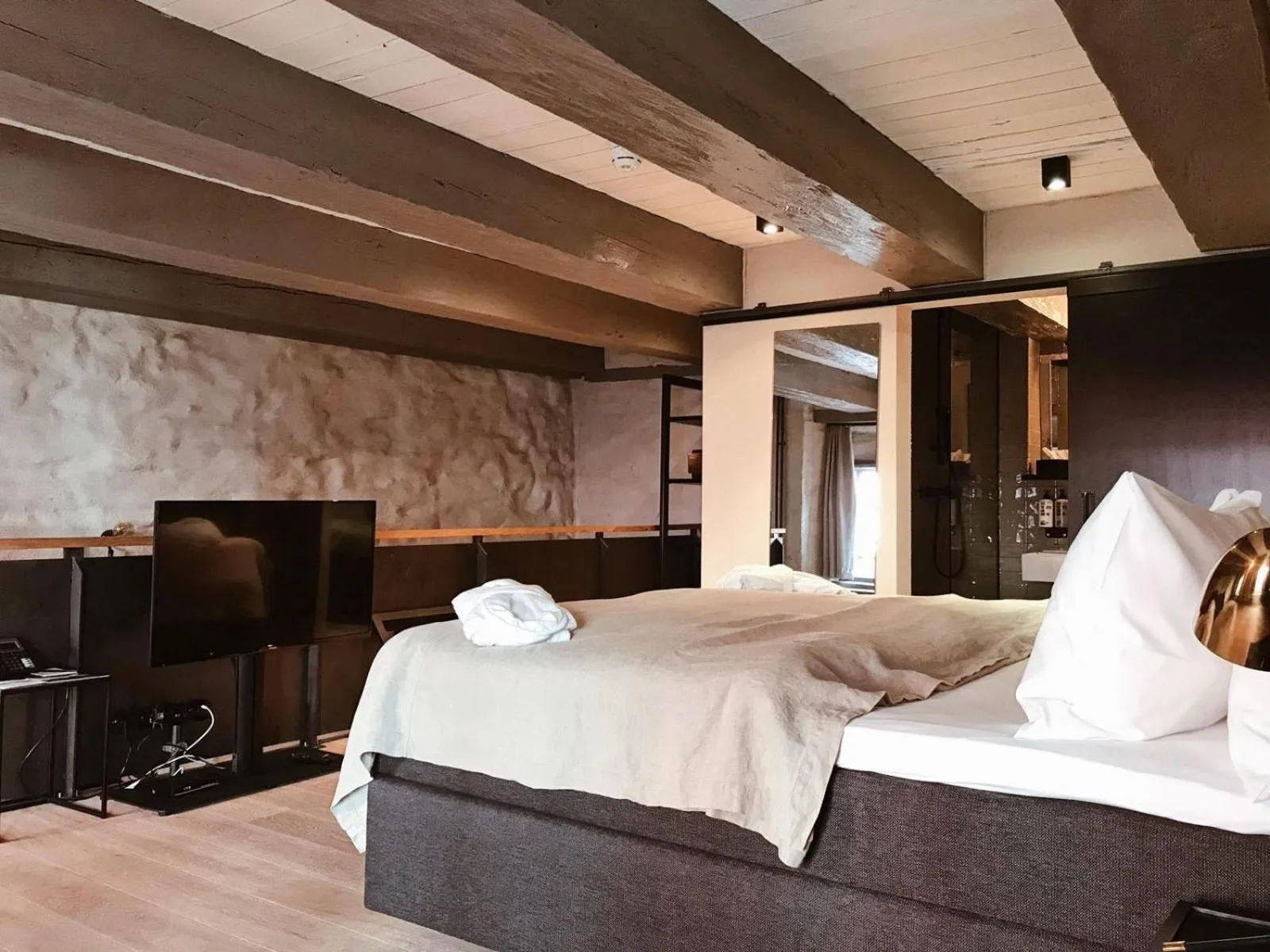 Photo of the whole room, Bed in Fisher's Loft Hotel