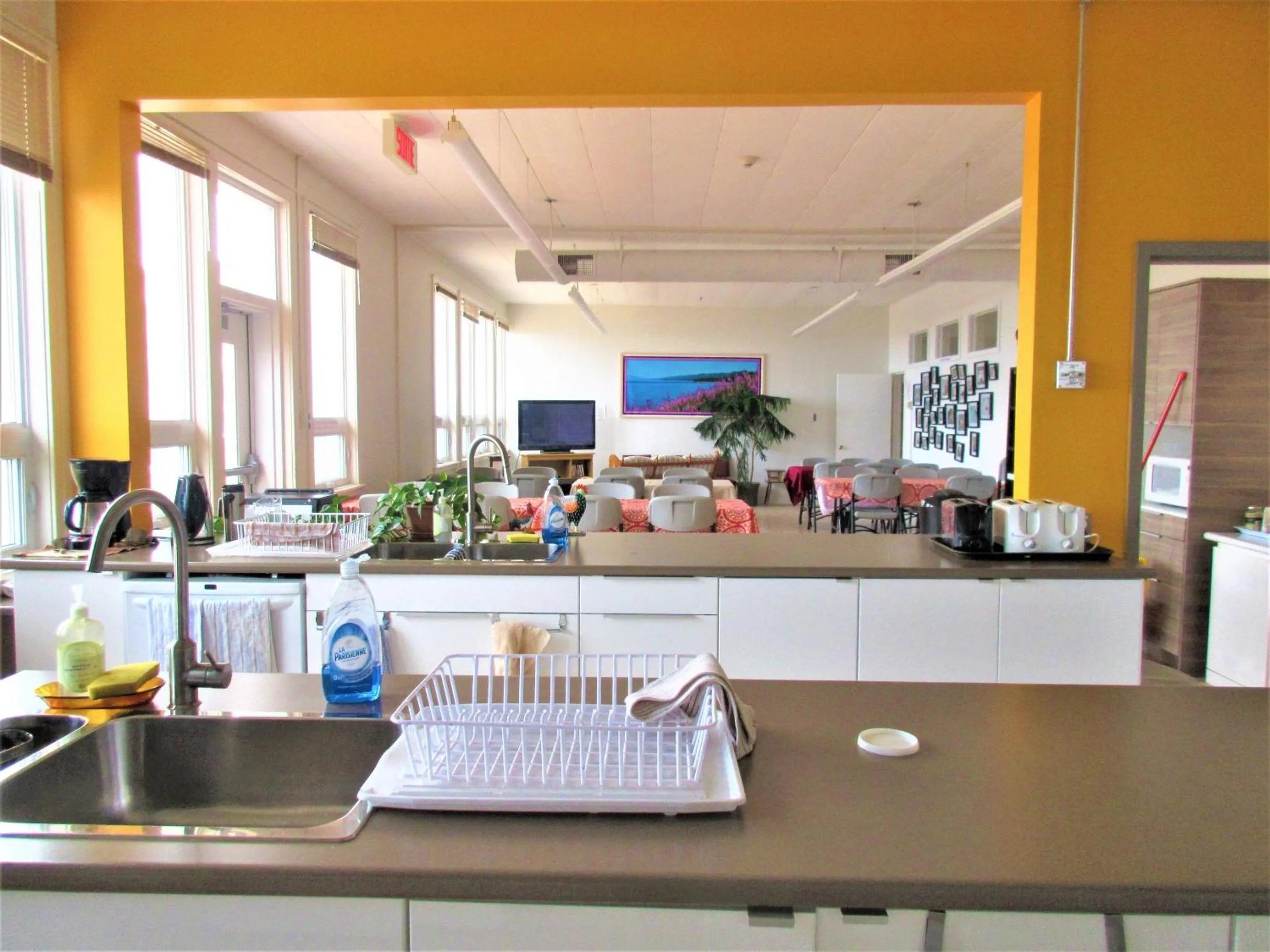 Dining area in Auberge La Petite École de Forillon