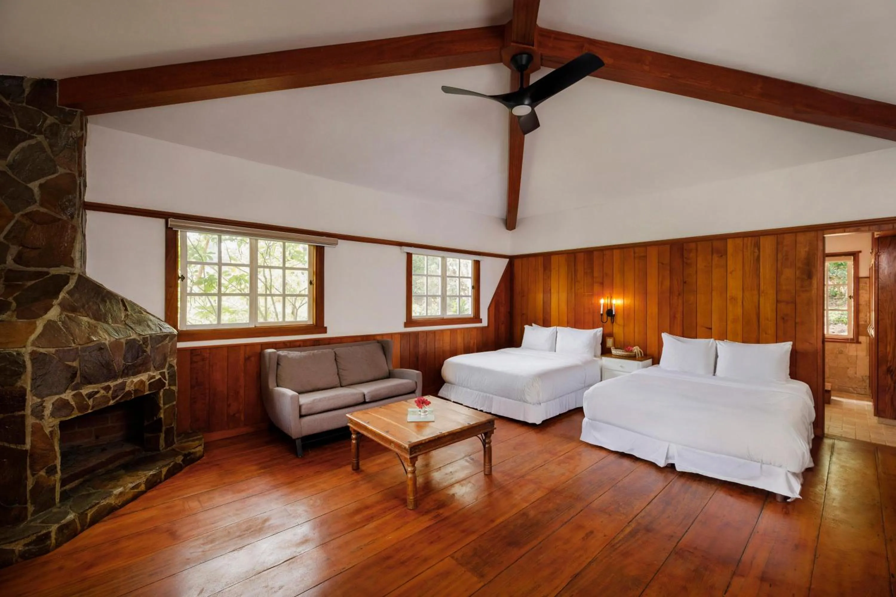 Photo of the whole room, Bed in Hotel Finca Lerida Coffee Plantation and Boutique Hotel