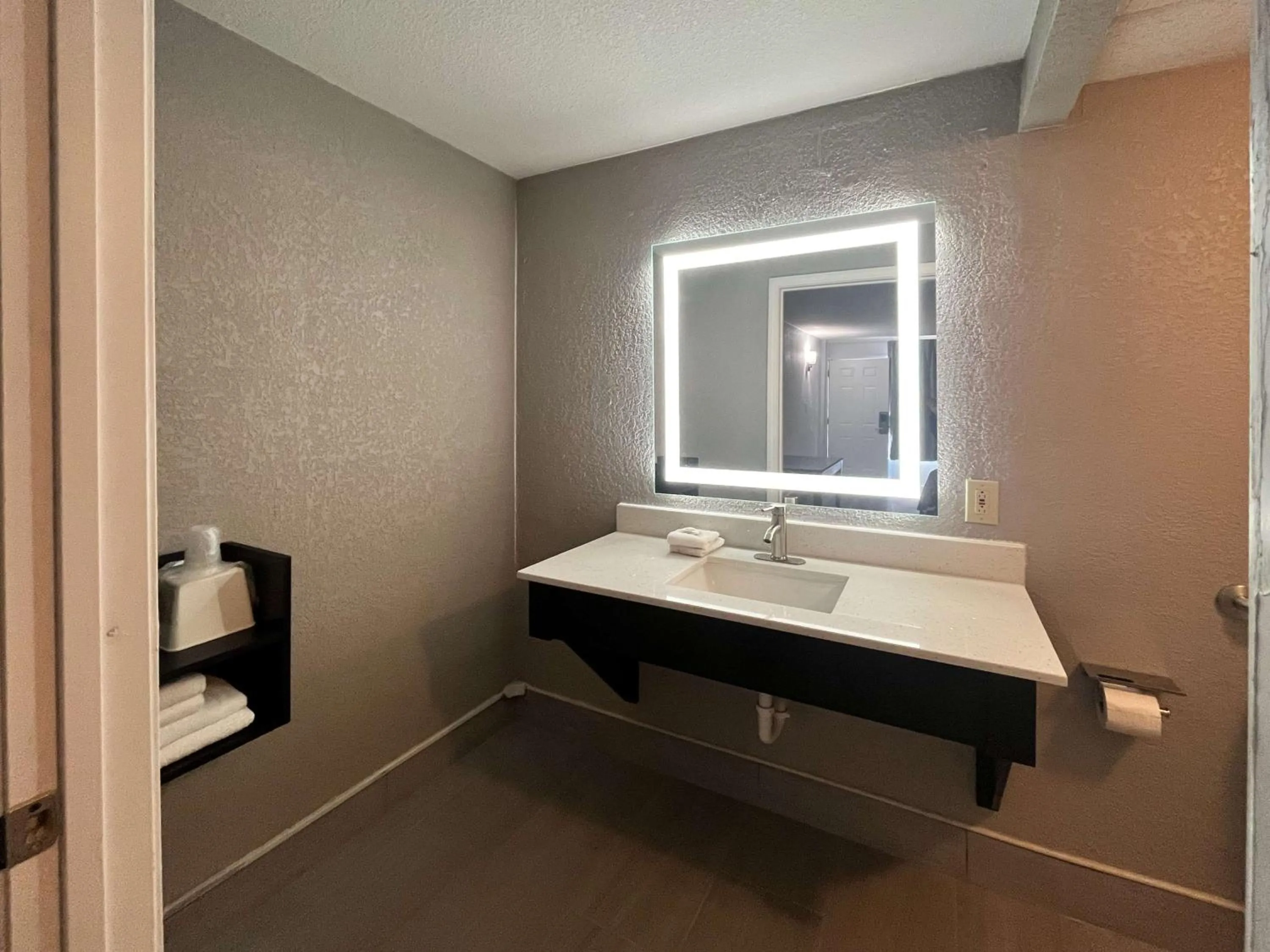 Bathroom in Motel 6 Spartanburg, SC Northwest Business 85