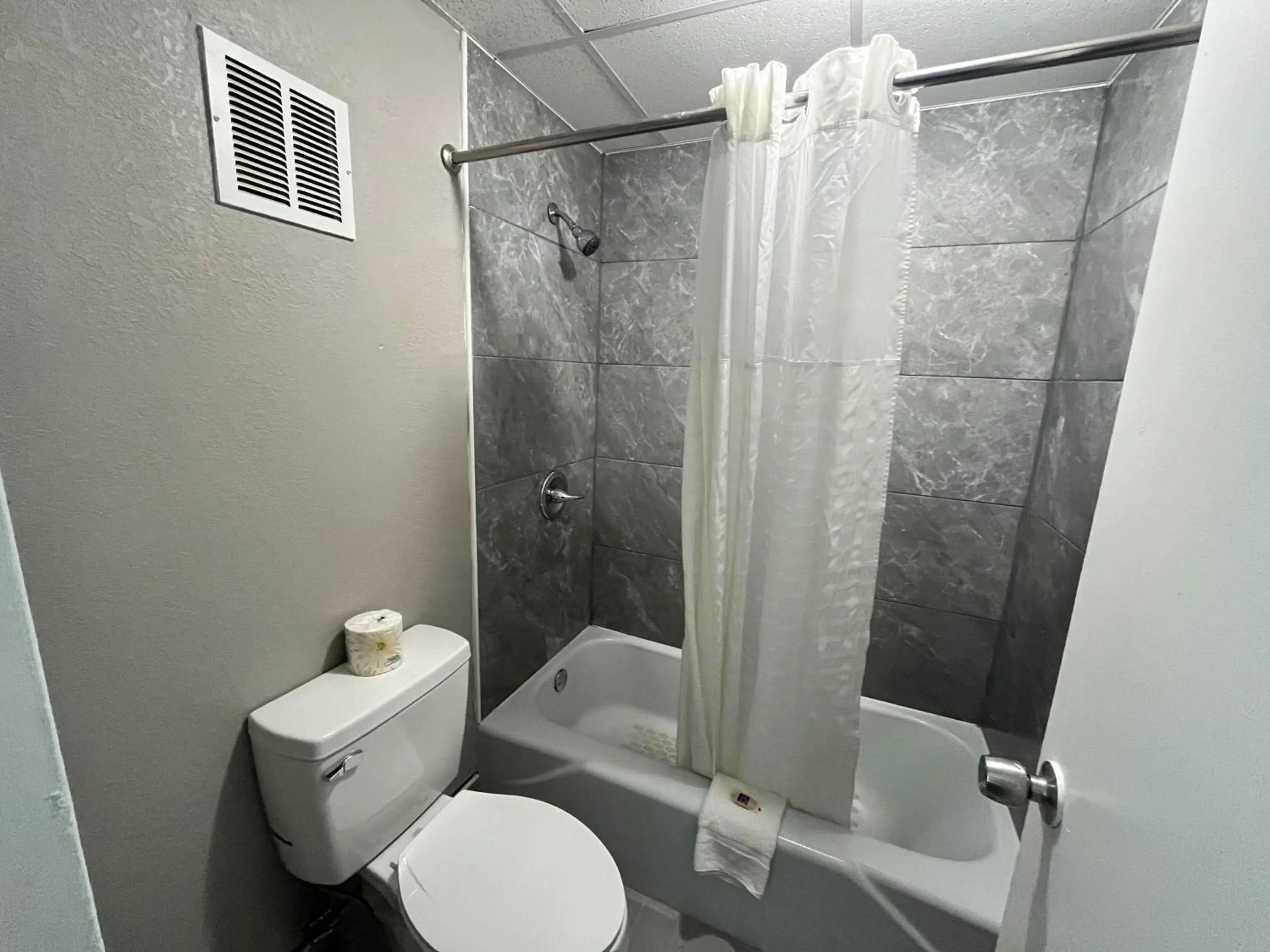 Bathroom in Motel 6 Spartanburg, SC Northwest Business 85