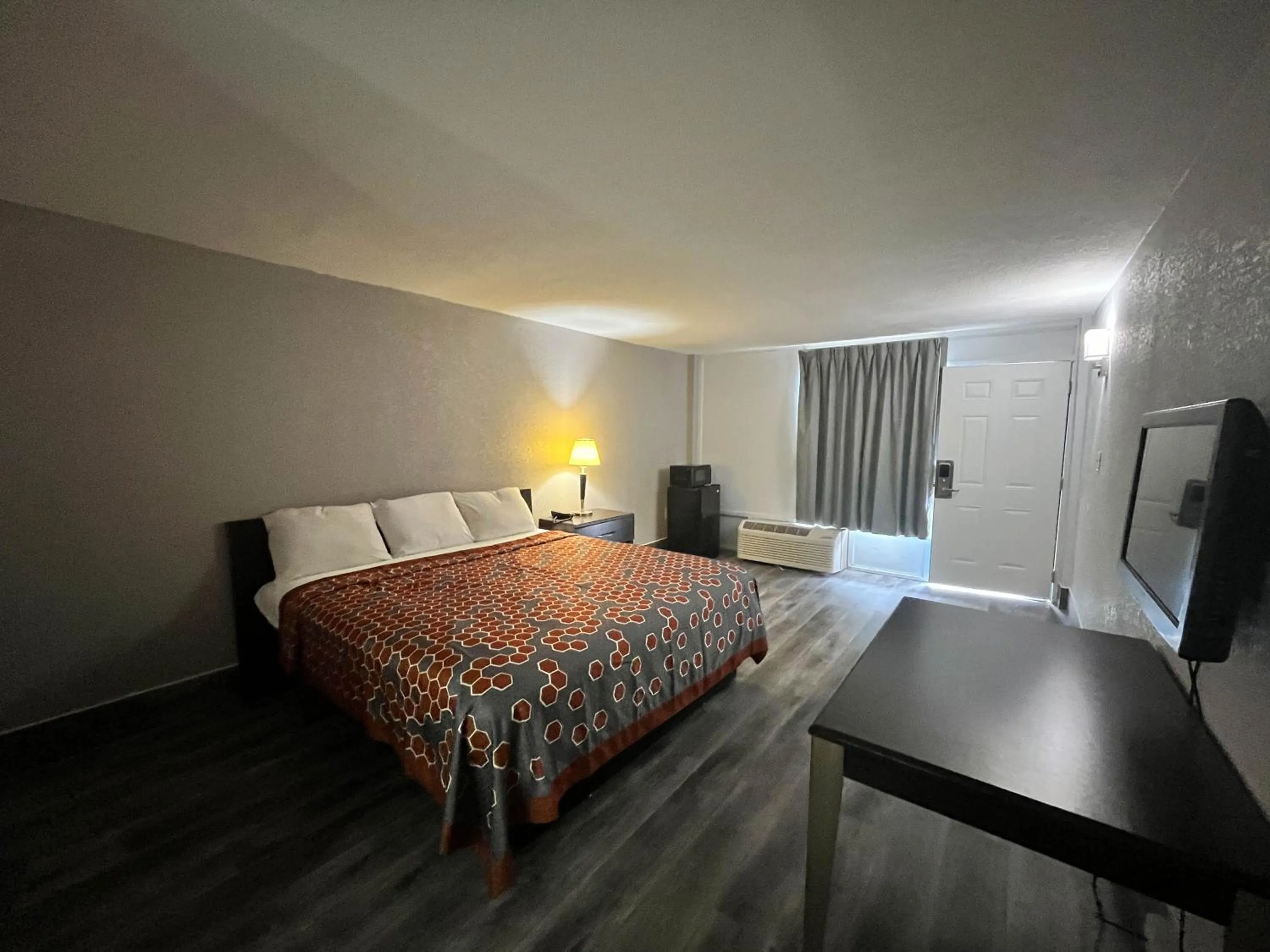 Bedroom, Bed in Motel 6 Spartanburg, SC Northwest Business 85